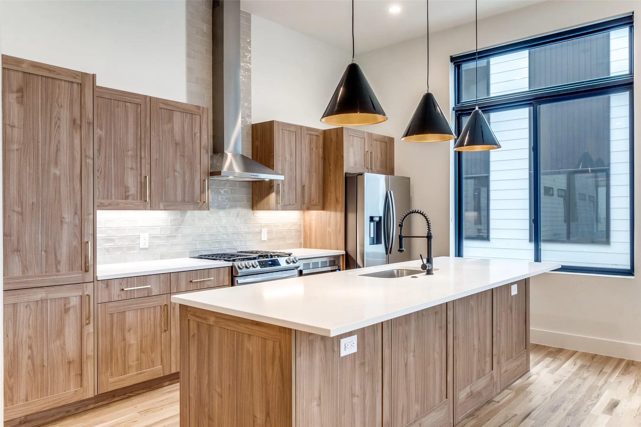 Townhouse For Rent in Dallas County , 5609 Live Oak Street 502, Dallas, Texas 75206, 2 Bedroom, 3 Bathroom, 2 Garage spaces, 1,224 Sqft, built in 2023, mls#21353566, Real Estate Agent in Dallas, Homes For Rent in Dallas county, Homes For Rent in Dallas, Realtor in Dallas Texas, Real Estate Brokerage Independent Realty Texas, Luminita Cordes Realtor
