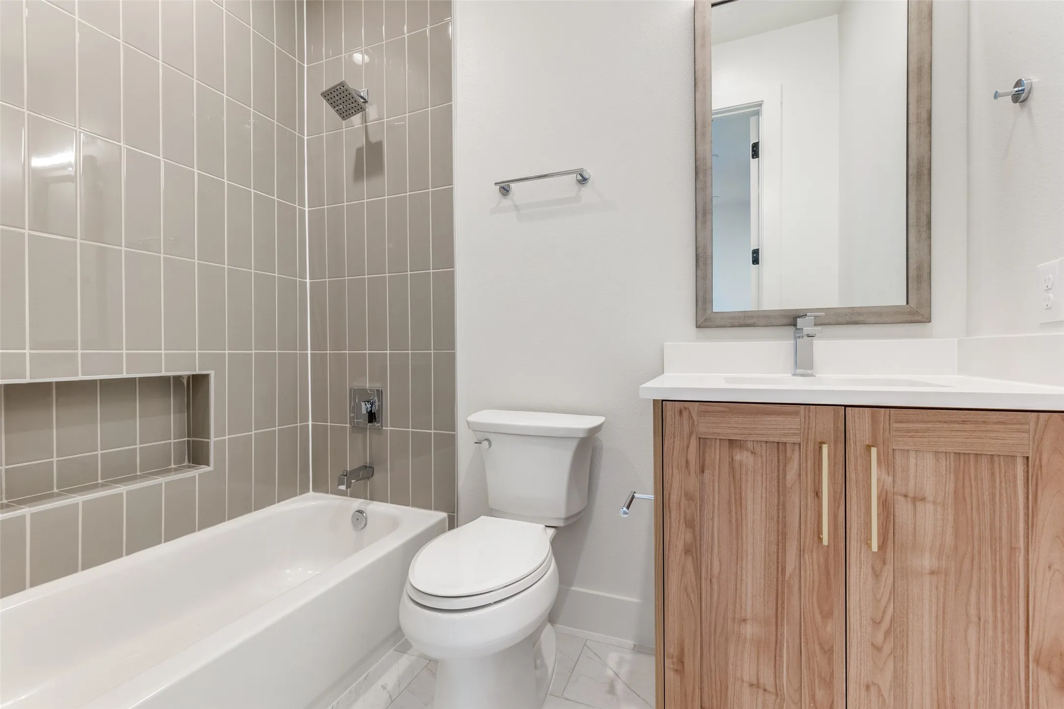 Townhouse For Rent in Dallas County , 5609 Live Oak Street 502, Dallas, Texas 75206, 2 Bedroom, 3 Bathroom, 2 Garage spaces, 1,224 Sqft, built in 2023, mls#21353566, Real Estate Agent in Dallas, Homes For Rent in Dallas county, Homes For Rent in Dallas, Realtor in Dallas Texas, Real Estate Brokerage Independent Realty Texas, Luminita Cordes Realtor
