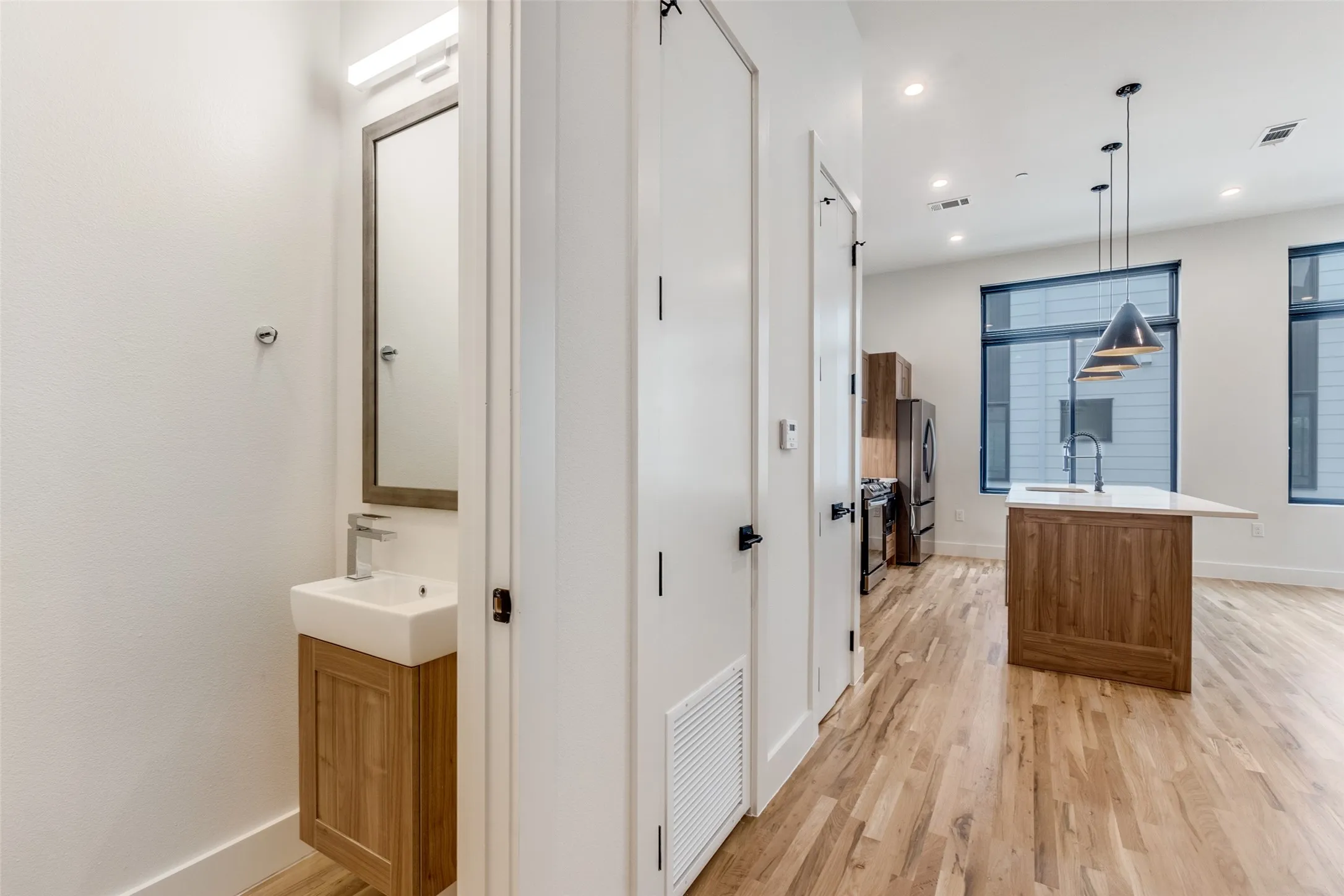 Townhouse For Rent in Dallas County , 5609 Live Oak Street 502, Dallas, Texas 75206, 2 Bedroom, 3 Bathroom, 2 Garage spaces, 1,224 Sqft, built in 2023, mls#21353566, Real Estate Agent in Dallas, Homes For Rent in Dallas county, Homes For Rent in Dallas, Realtor in Dallas Texas, Real Estate Brokerage Independent Realty Texas, Luminita Cordes Realtor