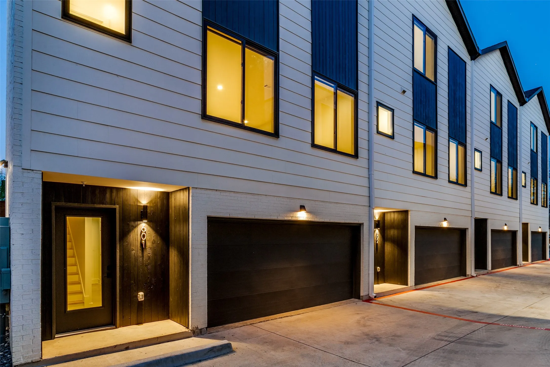 Townhouse For Rent in Dallas County , 5609 Live Oak Street 502, Dallas, Texas 75206, 2 Bedroom, 3 Bathroom, 2 Garage spaces, 1,224 Sqft, built in 2023, mls#21353566, Real Estate Agent in Dallas, Homes For Rent in Dallas county, Homes For Rent in Dallas, Realtor in Dallas Texas, Real Estate Brokerage Independent Realty Texas, Luminita Cordes Realtor