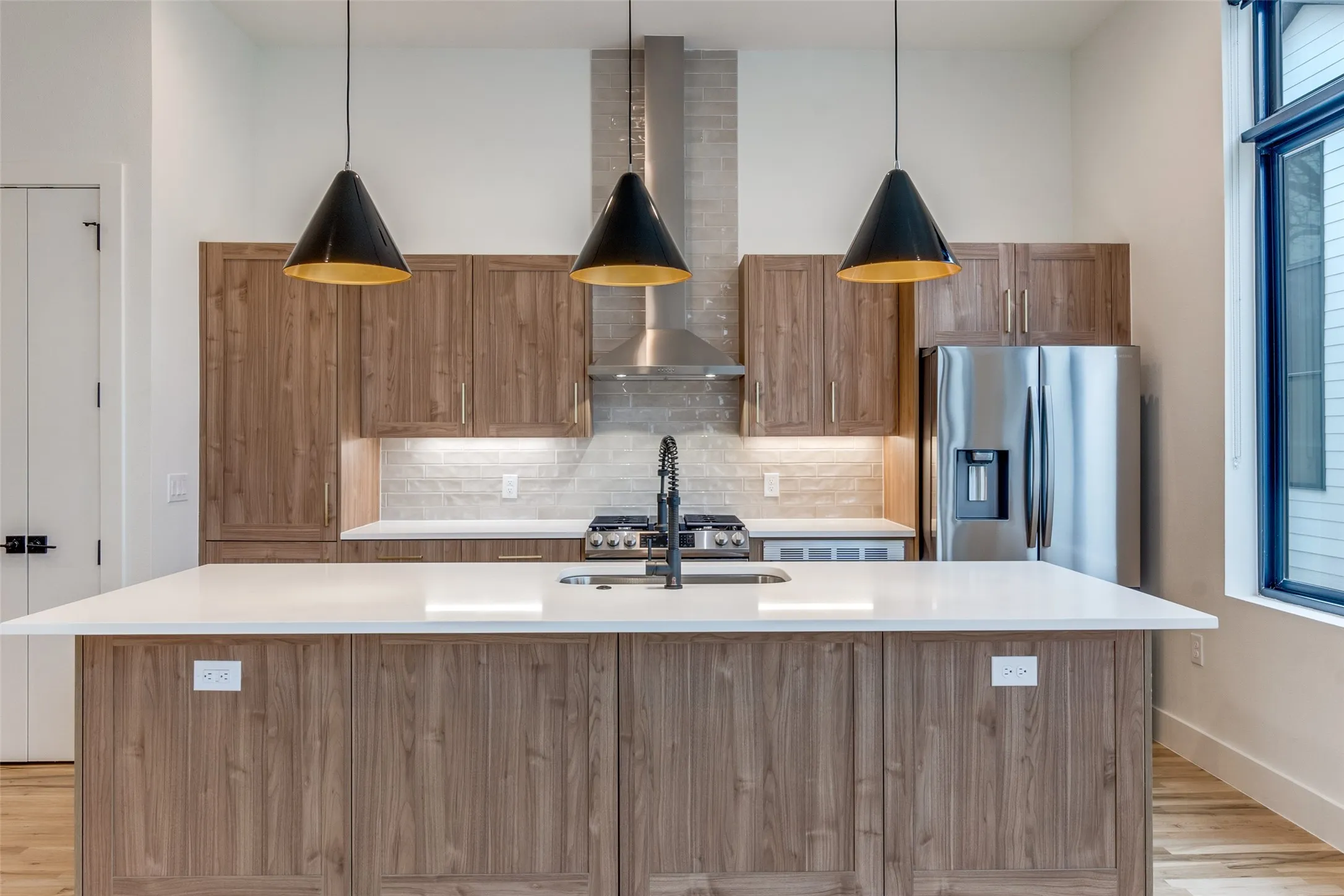 Townhouse For Rent in Dallas County , 5609 Live Oak Street 502, Dallas, Texas 75206, 2 Bedroom, 3 Bathroom, 2 Garage spaces, 1,224 Sqft, built in 2023, mls#21353566, Real Estate Agent in Dallas, Homes For Rent in Dallas county, Homes For Rent in Dallas, Realtor in Dallas Texas, Real Estate Brokerage Independent Realty Texas, Luminita Cordes Realtor