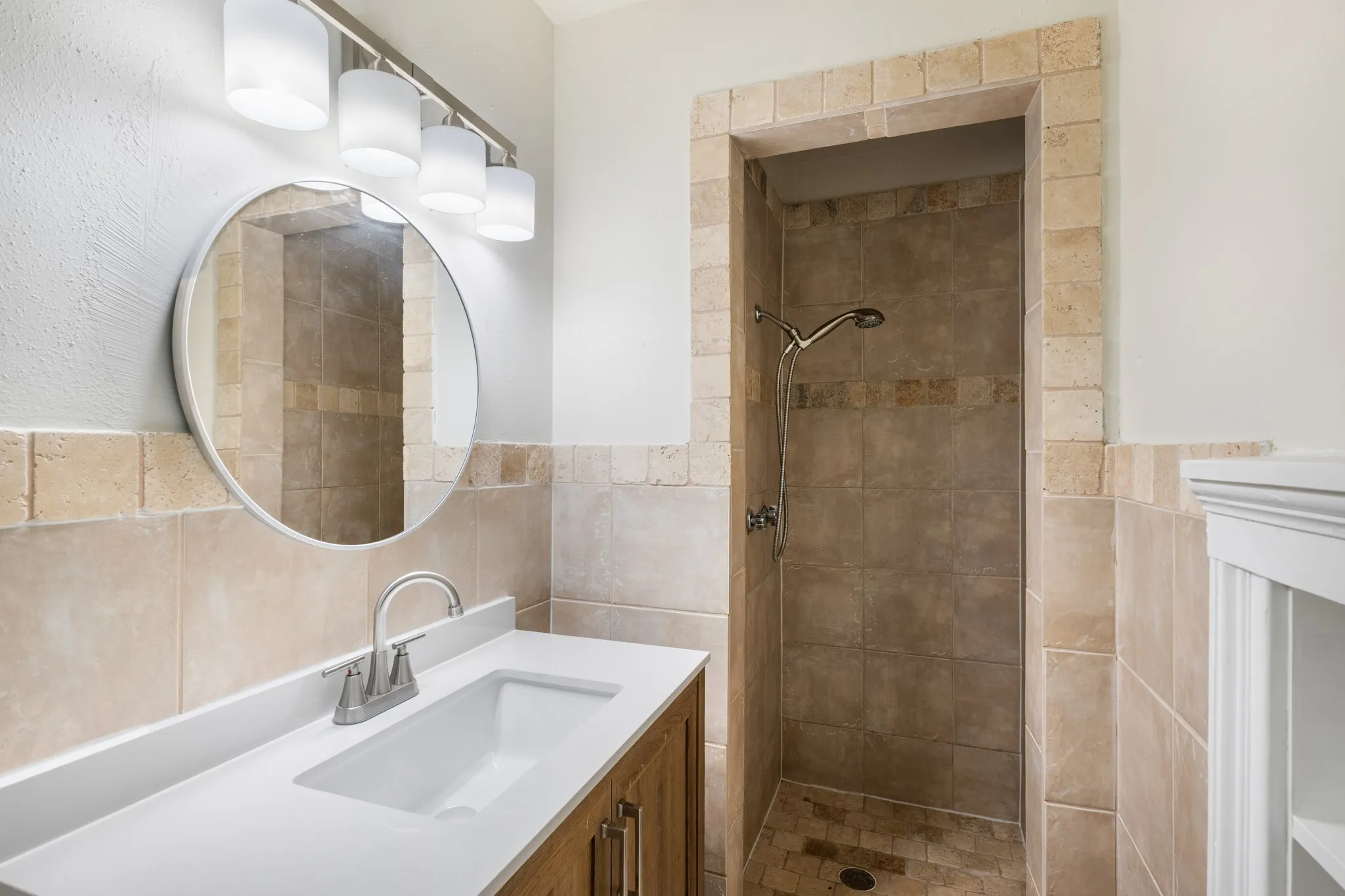 Single Family Residence For Sale in Tarrant County , 2320 N Edgewood Terrace, Fort Worth, Texas 76103, 4 Bedrooms, 3 Bathrooms, 2 Garage spaces, 2,420 Sqft, built in 1952, Price $379,000, mls#21352334, Real Estate Agent in Fort Worth, Homes For Sale in Tarrant county, Homes For Sale in Fort Worth, Realtor in Fort Worth Texas, Real Estate Brokerage Independent Realty Texas, Luminita Cordes Realtor
