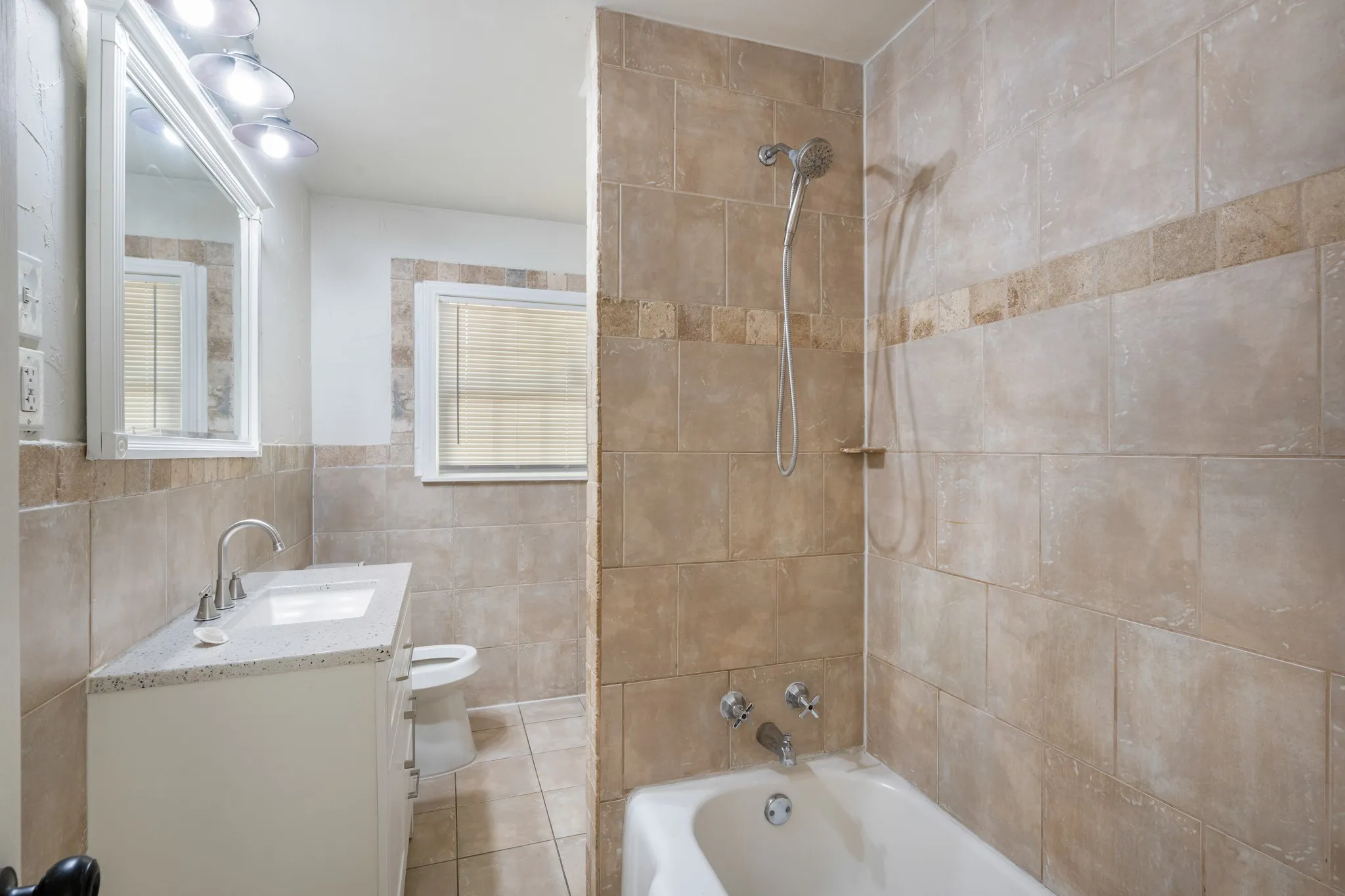 Single Family Residence For Sale in Tarrant County , 2320 N Edgewood Terrace, Fort Worth, Texas 76103, 4 Bedrooms, 3 Bathrooms, 2 Garage spaces, 2,420 Sqft, built in 1952, Price $379,000, mls#21352334, Real Estate Agent in Fort Worth, Homes For Sale in Tarrant county, Homes For Sale in Fort Worth, Realtor in Fort Worth Texas, Real Estate Brokerage Independent Realty Texas, Luminita Cordes Realtor