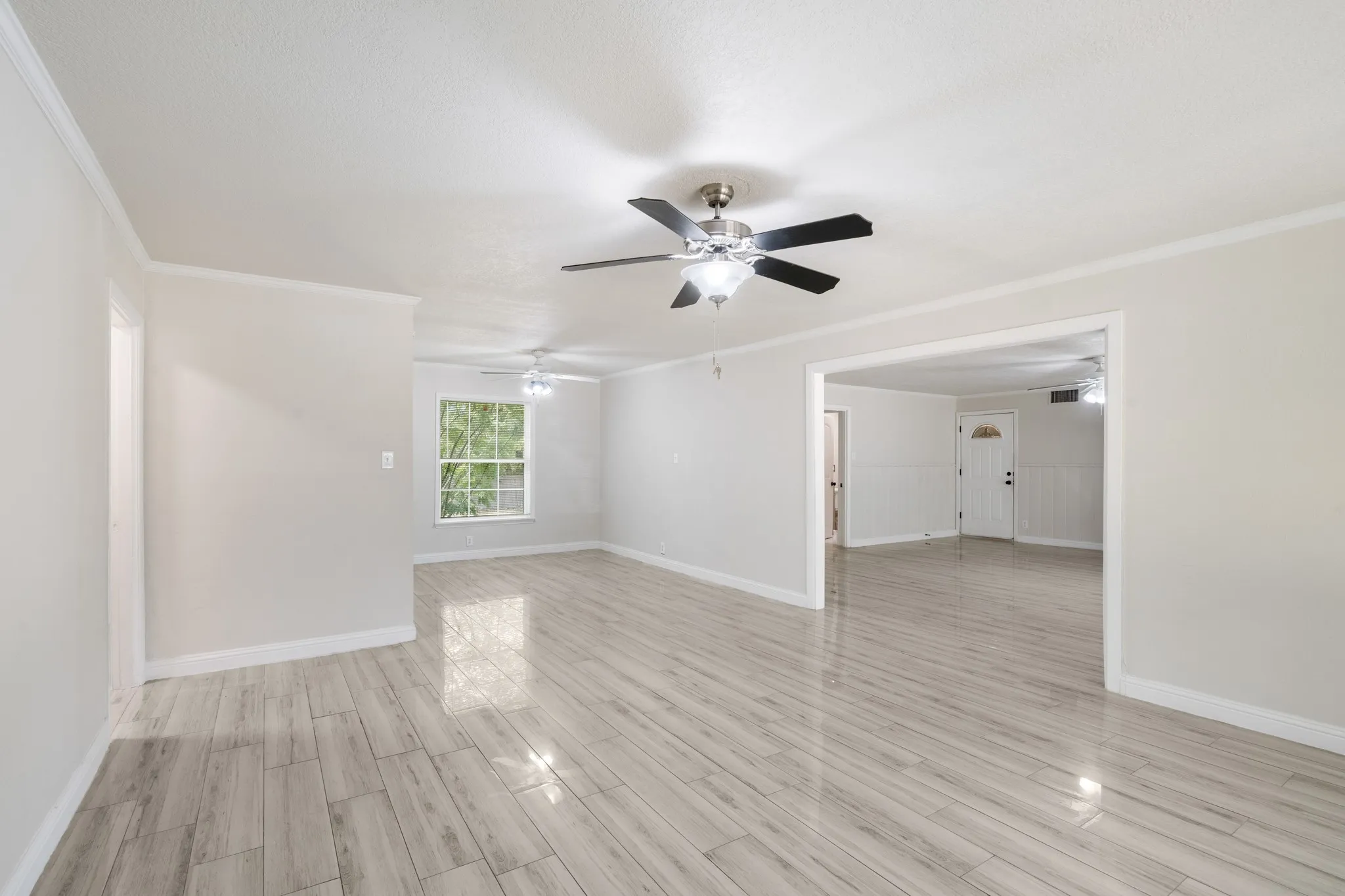 Walking into the home you are greeted with a light and bright living area and dining area. Great for entertaining or relaxing with the family.