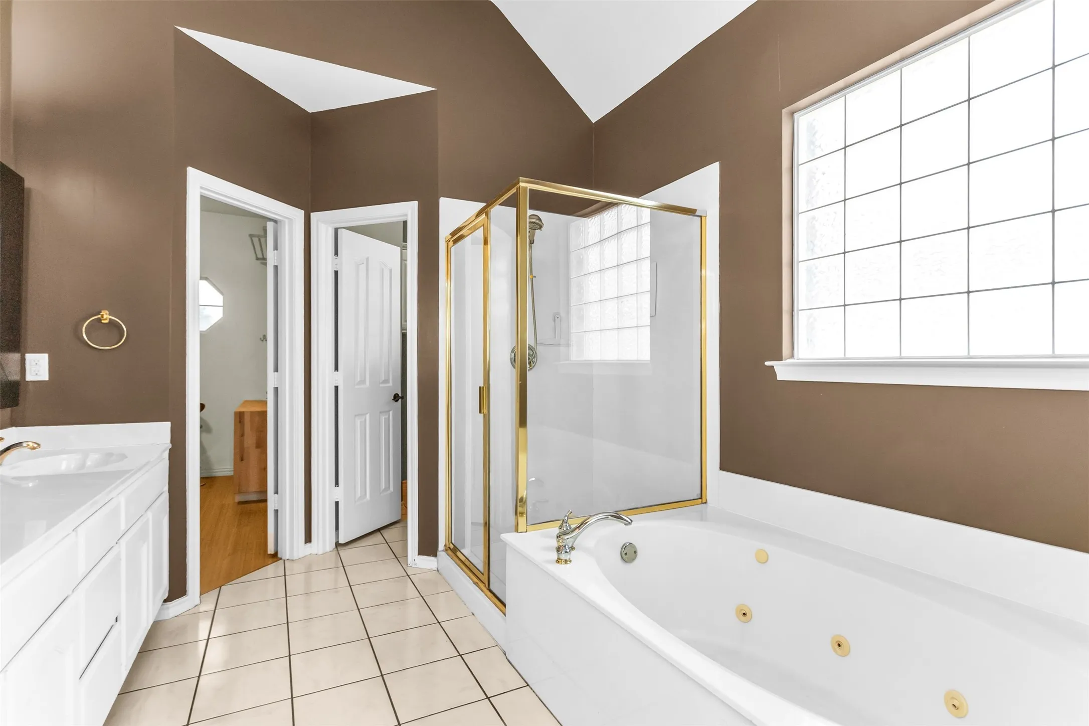 Single Family Residence For Sale in Denton County , 3609 White River Drive, Dallas, Texas 75287, 4 Bedroom, 3 Bathroom, 2 Garage spaces, 2,892 Sqft, built in 1998, mls#21353271, Real Estate Agent in Dallas, Homes For Sale in Denton county, Homes For Sale in Dallas, Realtor in Dallas Texas, Real Estate Brokerage Independent Realty Texas, Luminita Cordes Realtor