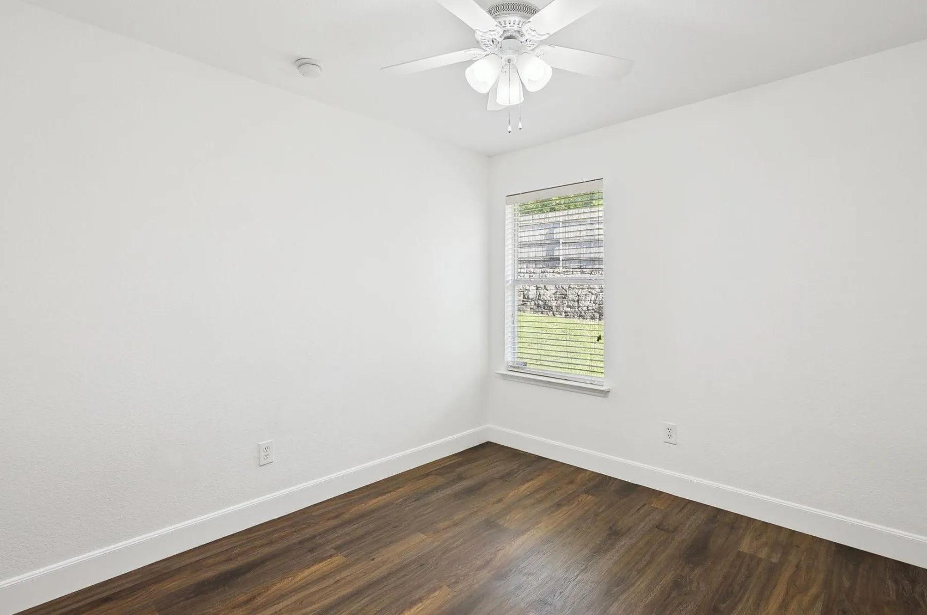 Single Family Residence For Rent in Dallas County , 1446 Sax Leigh Drive, Dallas, Texas 75241, 3 Bedroom, 2 Bathroom, 2 Garage spaces, 1,255 Sqft, built in 2006, mls#21352886, Real Estate Agent in Dallas, Homes For Rent in Dallas county, Homes For Rent in Dallas, Realtor in Dallas Texas, Real Estate Brokerage Independent Realty Texas, Luminita Cordes Realtor