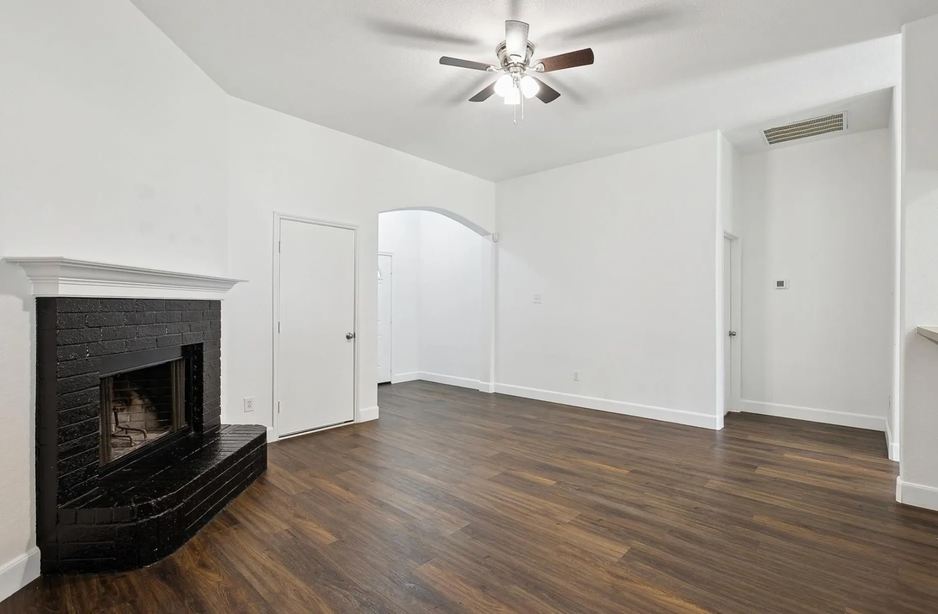 Single Family Residence For Rent in Dallas County , 1446 Sax Leigh Drive, Dallas, Texas 75241, 3 Bedroom, 2 Bathroom, 2 Garage spaces, 1,255 Sqft, built in 2006, mls#21352886, Real Estate Agent in Dallas, Homes For Rent in Dallas county, Homes For Rent in Dallas, Realtor in Dallas Texas, Real Estate Brokerage Independent Realty Texas, Luminita Cordes Realtor