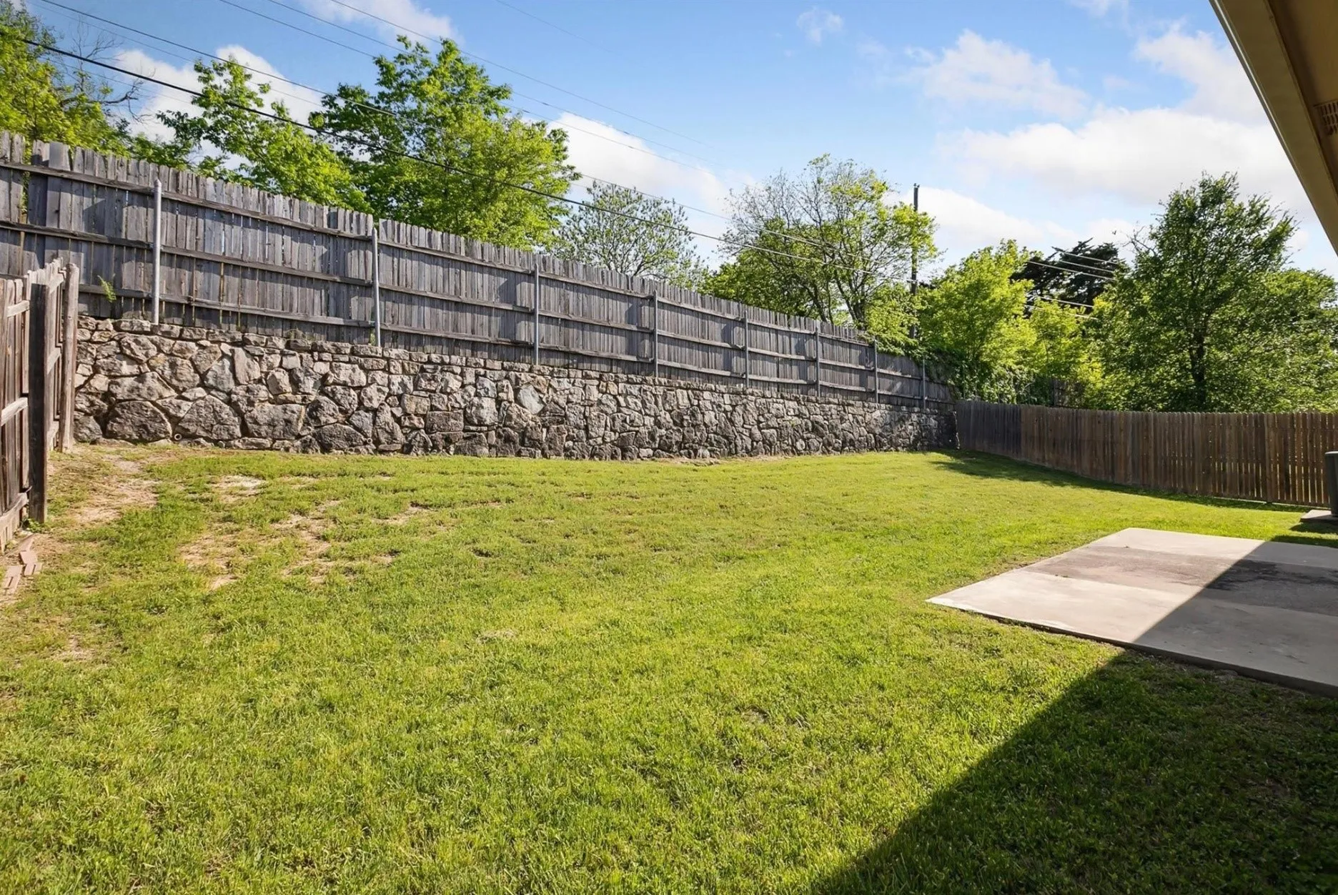 Single Family Residence For Rent in Dallas County , 1446 Sax Leigh Drive, Dallas, Texas 75241, 3 Bedroom, 2 Bathroom, 2 Garage spaces, 1,255 Sqft, built in 2006, mls#21352886, Real Estate Agent in Dallas, Homes For Rent in Dallas county, Homes For Rent in Dallas, Realtor in Dallas Texas, Real Estate Brokerage Independent Realty Texas, Luminita Cordes Realtor