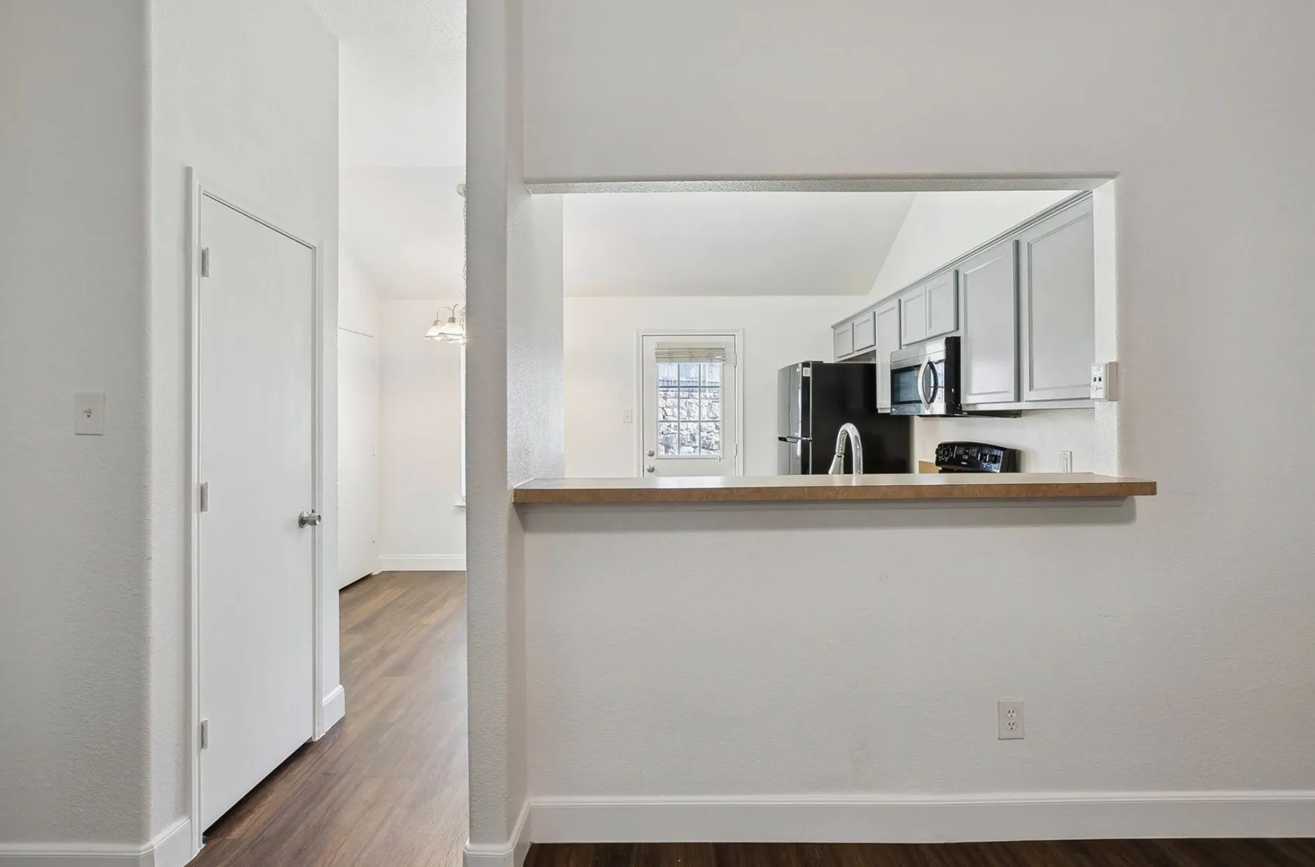 Pass-through to Kitchen