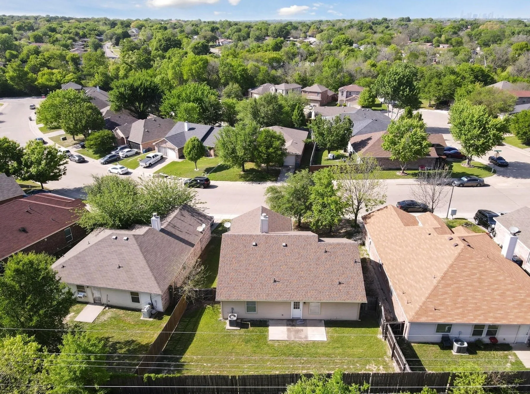 Single Family Residence For Rent in Dallas County , 1446 Sax Leigh Drive, Dallas, Texas 75241, 3 Bedroom, 2 Bathroom, 2 Garage spaces, 1,255 Sqft, built in 2006, mls#21352886, Real Estate Agent in Dallas, Homes For Rent in Dallas county, Homes For Rent in Dallas, Realtor in Dallas Texas, Real Estate Brokerage Independent Realty Texas, Luminita Cordes Realtor