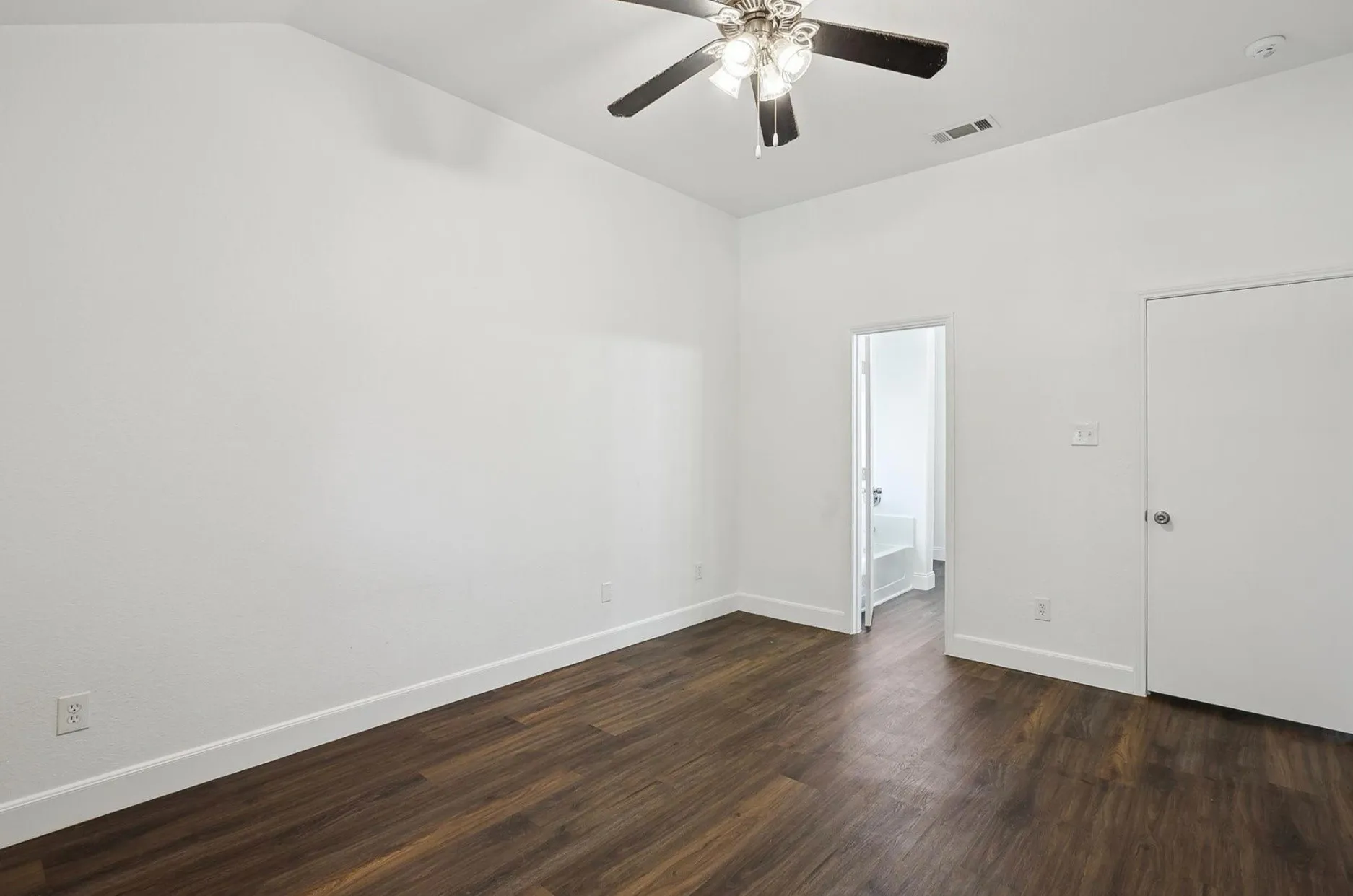 Single Family Residence For Rent in Dallas County , 1446 Sax Leigh Drive, Dallas, Texas 75241, 3 Bedroom, 2 Bathroom, 2 Garage spaces, 1,255 Sqft, built in 2006, mls#21352886, Real Estate Agent in Dallas, Homes For Rent in Dallas county, Homes For Rent in Dallas, Realtor in Dallas Texas, Real Estate Brokerage Independent Realty Texas, Luminita Cordes Realtor