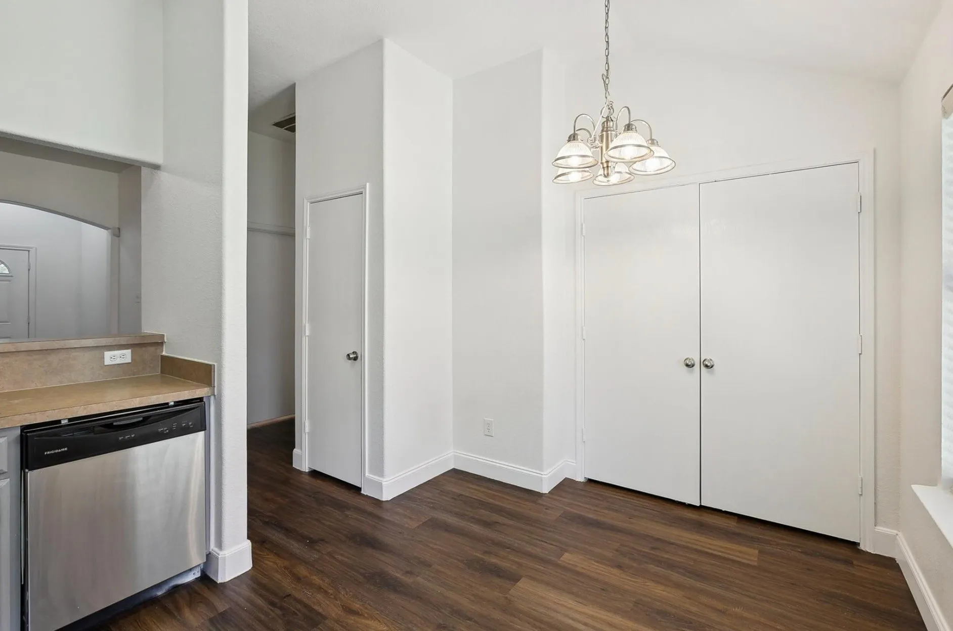 Single Family Residence For Rent in Dallas County , 1446 Sax Leigh Drive, Dallas, Texas 75241, 3 Bedroom, 2 Bathroom, 2 Garage spaces, 1,255 Sqft, built in 2006, mls#21352886, Real Estate Agent in Dallas, Homes For Rent in Dallas county, Homes For Rent in Dallas, Realtor in Dallas Texas, Real Estate Brokerage Independent Realty Texas, Luminita Cordes Realtor