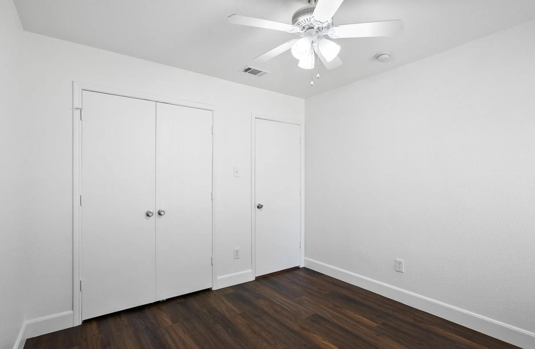 Single Family Residence For Rent in Dallas County , 1446 Sax Leigh Drive, Dallas, Texas 75241, 3 Bedroom, 2 Bathroom, 2 Garage spaces, 1,255 Sqft, built in 2006, mls#21352886, Real Estate Agent in Dallas, Homes For Rent in Dallas county, Homes For Rent in Dallas, Realtor in Dallas Texas, Real Estate Brokerage Independent Realty Texas, Luminita Cordes Realtor