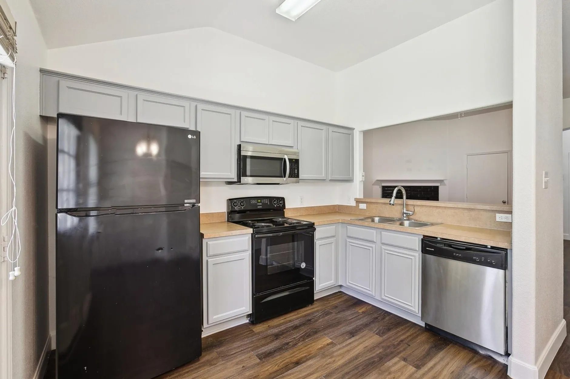 Single Family Residence For Rent in Dallas County , 1446 Sax Leigh Drive, Dallas, Texas 75241, 3 Bedroom, 2 Bathroom, 2 Garage spaces, 1,255 Sqft, built in 2006, mls#21352886, Real Estate Agent in Dallas, Homes For Rent in Dallas county, Homes For Rent in Dallas, Realtor in Dallas Texas, Real Estate Brokerage Independent Realty Texas, Luminita Cordes Realtor