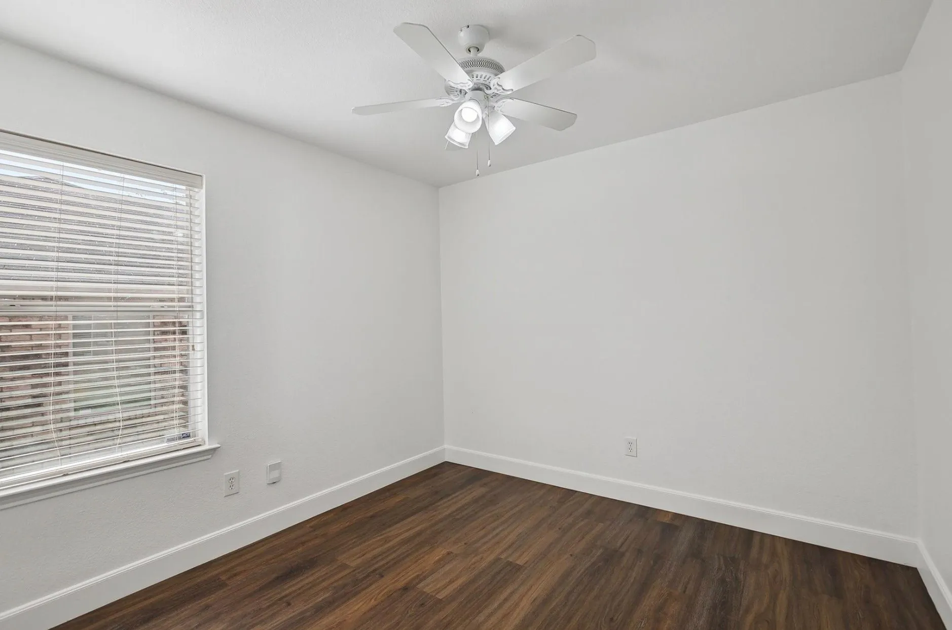 Single Family Residence For Rent in Dallas County , 1446 Sax Leigh Drive, Dallas, Texas 75241, 3 Bedroom, 2 Bathroom, 2 Garage spaces, 1,255 Sqft, built in 2006, mls#21352886, Real Estate Agent in Dallas, Homes For Rent in Dallas county, Homes For Rent in Dallas, Realtor in Dallas Texas, Real Estate Brokerage Independent Realty Texas, Luminita Cordes Realtor