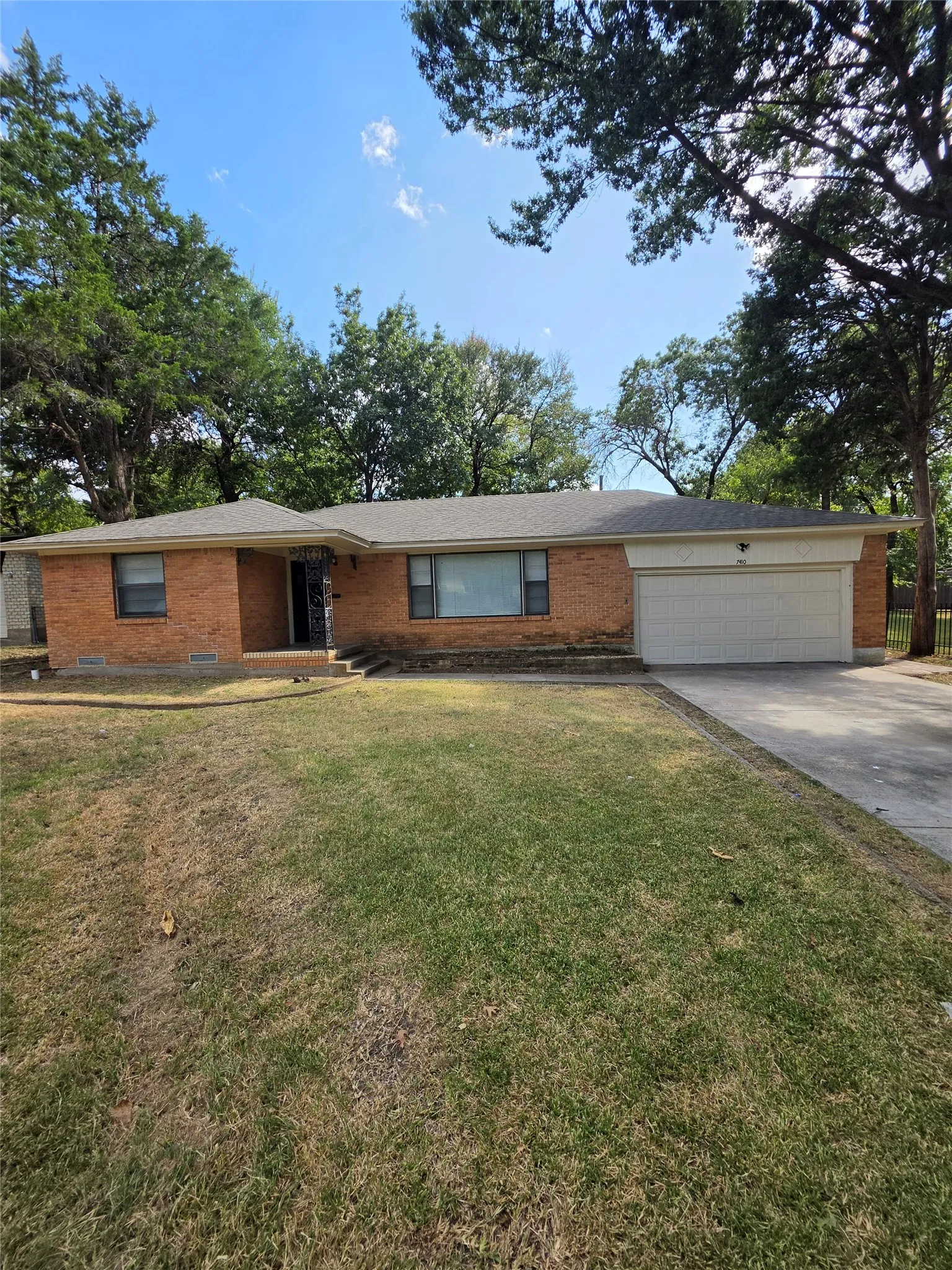 Single Family Residence For Rent in Dallas County , 7410 Piedmont Drive, Dallas, Texas 75227, 3 Bedroom, 2 Bathroom, 2 Garage spaces, 1,618 Sqft, built in 1953, mls#21353569, Real Estate Agent in Dallas, Homes For Rent in Dallas county, Homes For Rent in Dallas, Realtor in Dallas Texas, Real Estate Brokerage Independent Realty Texas, Luminita Cordes Realtor