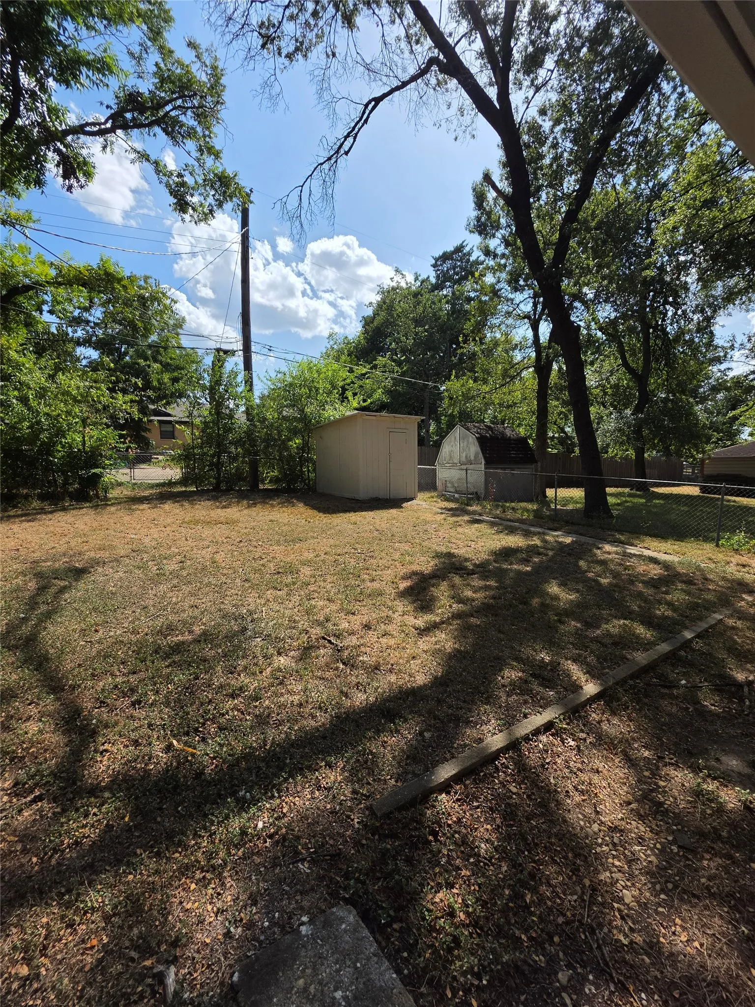 Single Family Residence For Rent in Dallas County , 7410 Piedmont Drive, Dallas, Texas 75227, 3 Bedroom, 2 Bathroom, 2 Garage spaces, 1,618 Sqft, built in 1953, mls#21353569, Real Estate Agent in Dallas, Homes For Rent in Dallas county, Homes For Rent in Dallas, Realtor in Dallas Texas, Real Estate Brokerage Independent Realty Texas, Luminita Cordes Realtor