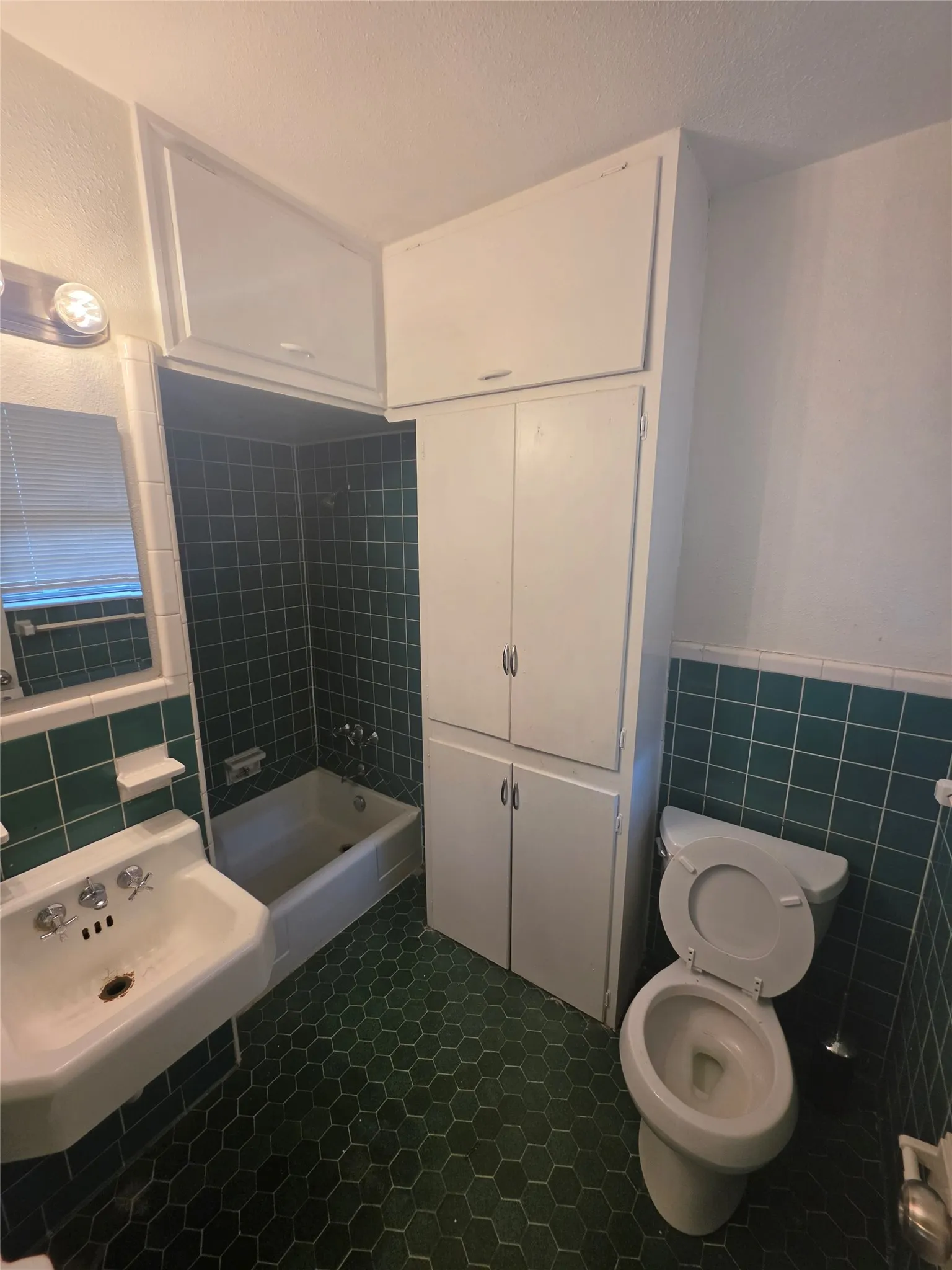Single Family Residence For Rent in Dallas County , 7410 Piedmont Drive, Dallas, Texas 75227, 3 Bedroom, 2 Bathroom, 2 Garage spaces, 1,618 Sqft, built in 1953, mls#21353569, Real Estate Agent in Dallas, Homes For Rent in Dallas county, Homes For Rent in Dallas, Realtor in Dallas Texas, Real Estate Brokerage Independent Realty Texas, Luminita Cordes Realtor