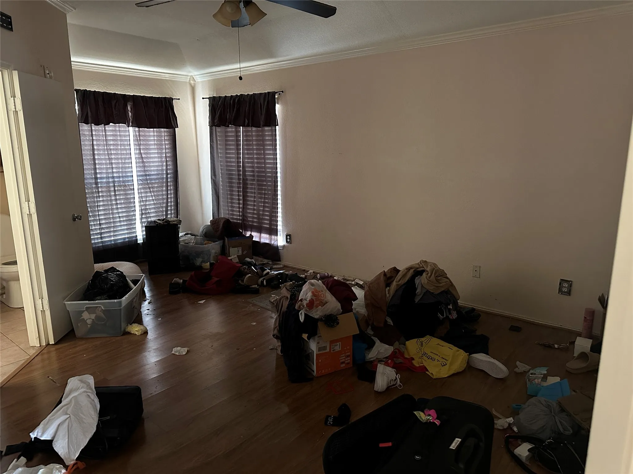 Single Family Residence For Sale in Dallas County , 1811 Stewart Street, Cedar Hill, Texas 75104, 3 Bedrooms, 2 Bathrooms, 2 Garage spaces, 1,675 Sqft, built in 1998, Price $335,000, mls#21353080, Real Estate Agent in Cedar Hill, Homes For Sale in Dallas county, Homes For Sale in Cedar Hill, Realtor in Cedar Hill Texas, Real Estate Brokerage Independent Realty Texas, Luminita Cordes Realtor