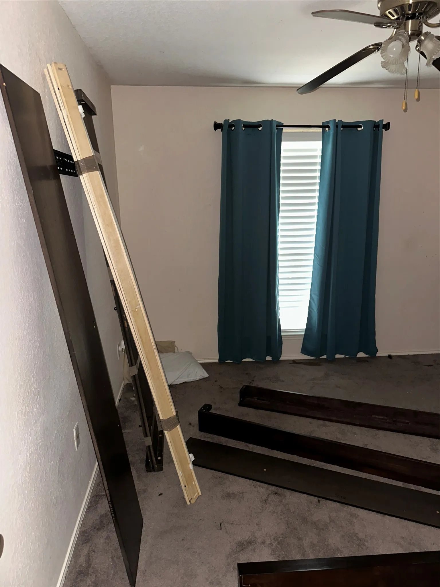 Single Family Residence For Sale in Dallas County , 1811 Stewart Street, Cedar Hill, Texas 75104, 3 Bedrooms, 2 Bathrooms, 2 Garage spaces, 1,675 Sqft, built in 1998, Price $335,000, mls#21353080, Real Estate Agent in Cedar Hill, Homes For Sale in Dallas county, Homes For Sale in Cedar Hill, Realtor in Cedar Hill Texas, Real Estate Brokerage Independent Realty Texas, Luminita Cordes Realtor