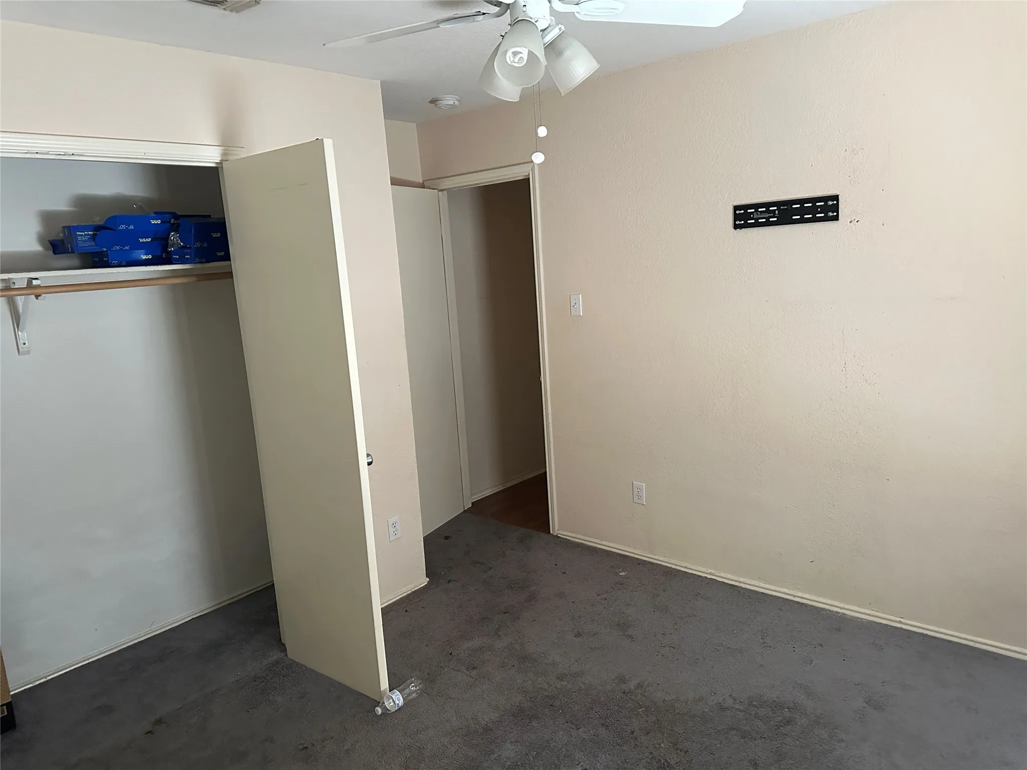 Single Family Residence For Sale in Dallas County , 1811 Stewart Street, Cedar Hill, Texas 75104, 3 Bedrooms, 2 Bathrooms, 2 Garage spaces, 1,675 Sqft, built in 1998, Price $335,000, mls#21353080, Real Estate Agent in Cedar Hill, Homes For Sale in Dallas county, Homes For Sale in Cedar Hill, Realtor in Cedar Hill Texas, Real Estate Brokerage Independent Realty Texas, Luminita Cordes Realtor