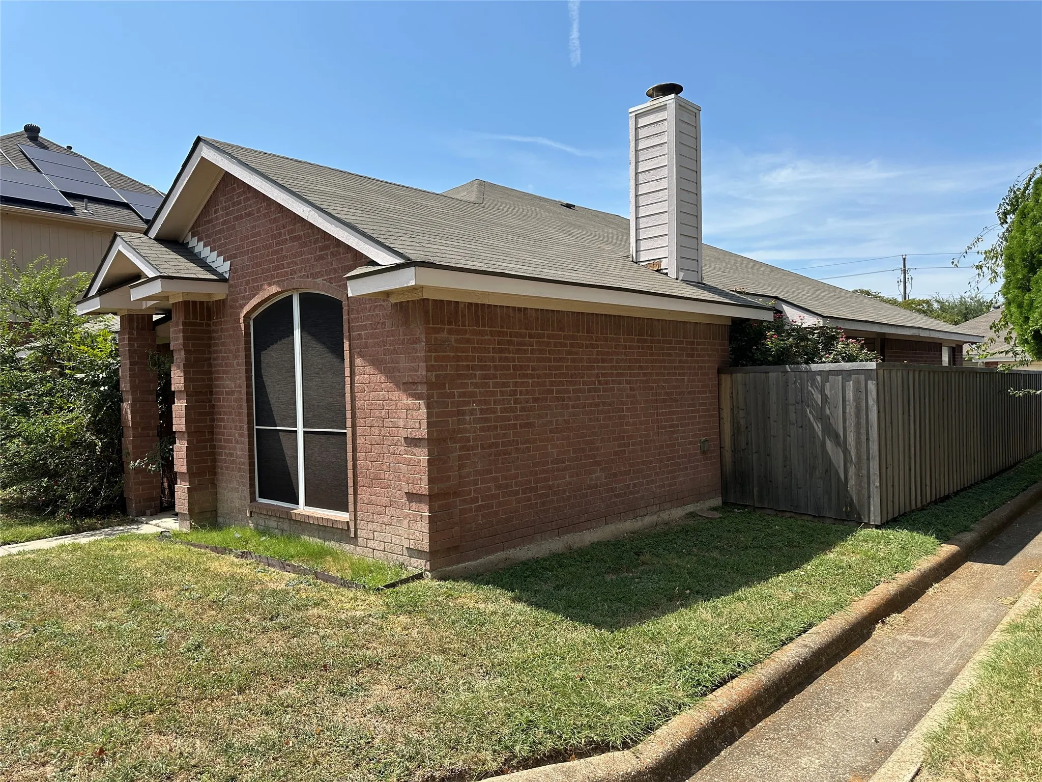 Single Family Residence For Sale in Dallas County , 1811 Stewart Street, Cedar Hill, Texas 75104, 3 Bedrooms, 2 Bathrooms, 2 Garage spaces, 1,675 Sqft, built in 1998, Price $335,000, mls#21353080, Real Estate Agent in Cedar Hill, Homes For Sale in Dallas county, Homes For Sale in Cedar Hill, Realtor in Cedar Hill Texas, Real Estate Brokerage Independent Realty Texas, Luminita Cordes Realtor