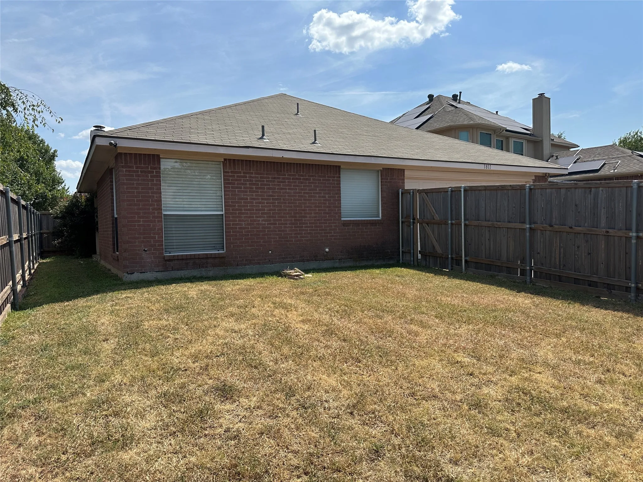 Single Family Residence For Sale in Dallas County , 1811 Stewart Street, Cedar Hill, Texas 75104, 3 Bedrooms, 2 Bathrooms, 2 Garage spaces, 1,675 Sqft, built in 1998, Price $335,000, mls#21353080, Real Estate Agent in Cedar Hill, Homes For Sale in Dallas county, Homes For Sale in Cedar Hill, Realtor in Cedar Hill Texas, Real Estate Brokerage Independent Realty Texas, Luminita Cordes Realtor