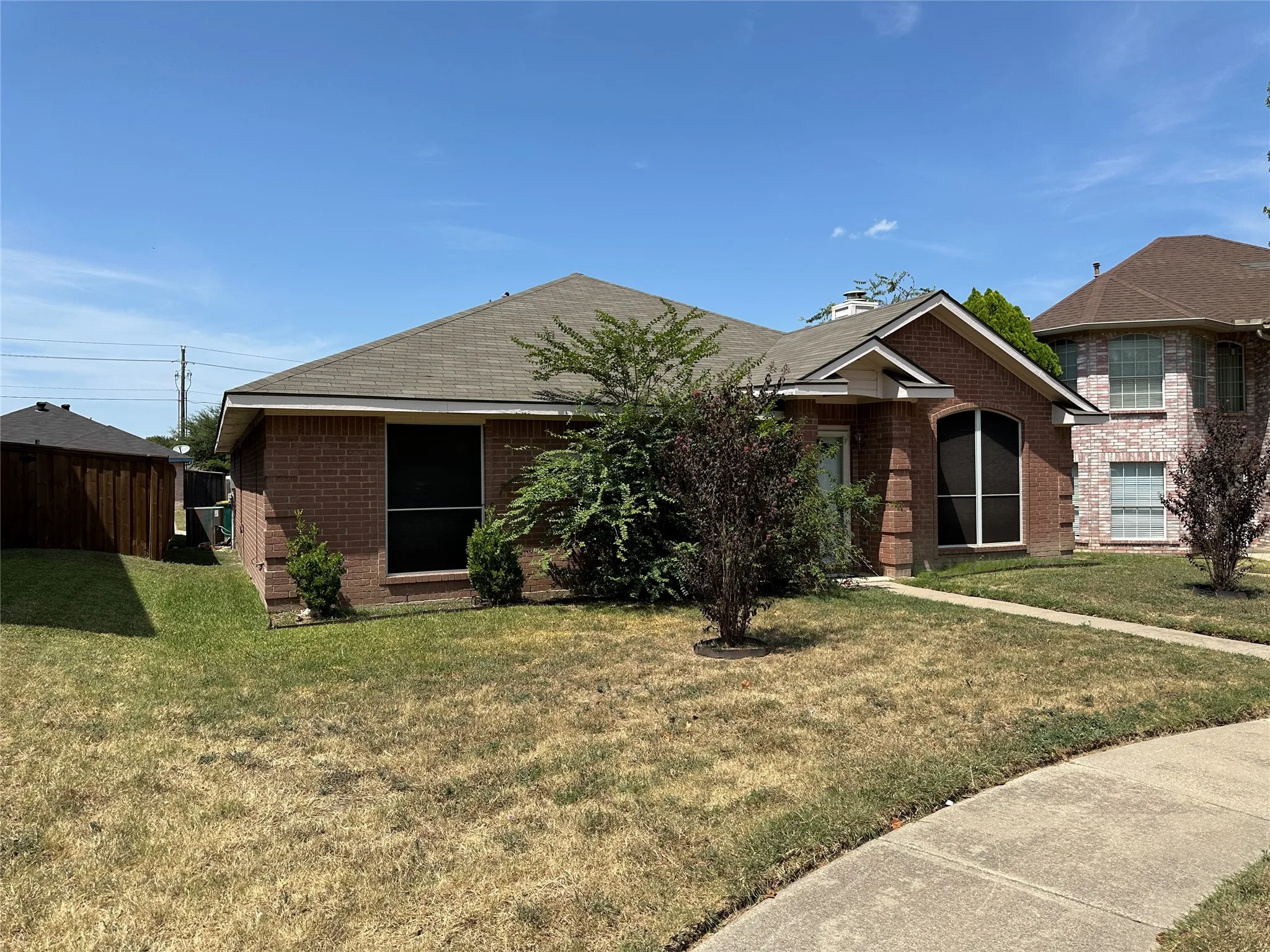 Single Family Residence For Sale in Dallas County , 1811 Stewart Street, Cedar Hill, Texas 75104, 3 Bedrooms, 2 Bathrooms, 2 Garage spaces, 1,675 Sqft, built in 1998, Price $335,000, mls#21353080, Real Estate Agent in Cedar Hill, Homes For Sale in Dallas county, Homes For Sale in Cedar Hill, Realtor in Cedar Hill Texas, Real Estate Brokerage Independent Realty Texas, Luminita Cordes Realtor