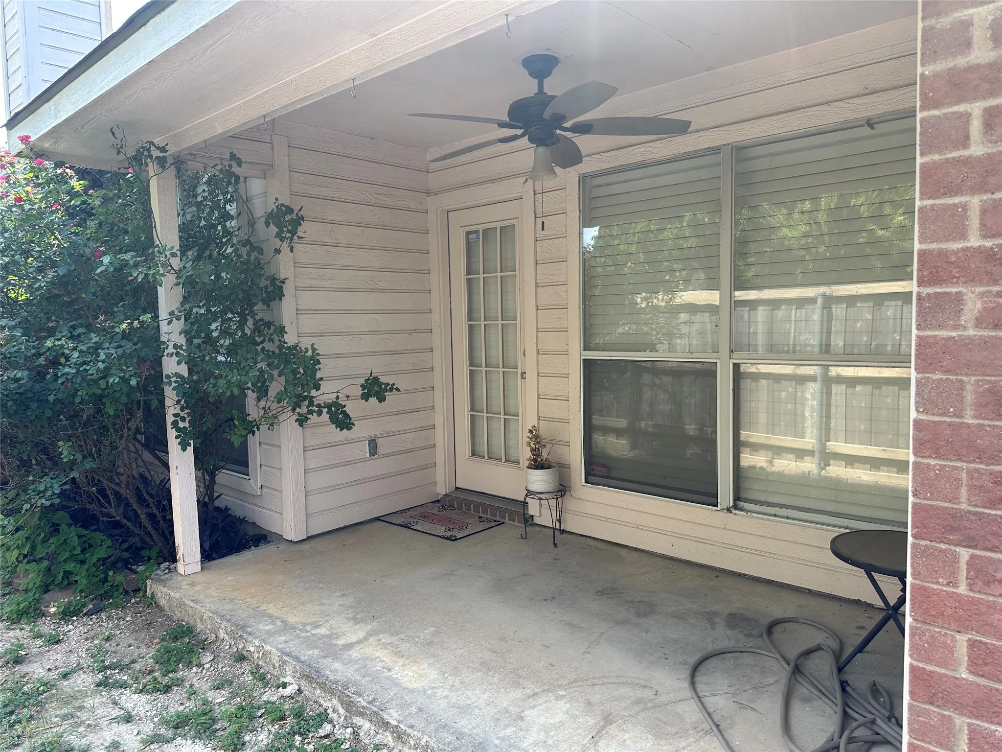 Single Family Residence For Sale in Dallas County , 1811 Stewart Street, Cedar Hill, Texas 75104, 3 Bedrooms, 2 Bathrooms, 2 Garage spaces, 1,675 Sqft, built in 1998, Price $335,000, mls#21353080, Real Estate Agent in Cedar Hill, Homes For Sale in Dallas county, Homes For Sale in Cedar Hill, Realtor in Cedar Hill Texas, Real Estate Brokerage Independent Realty Texas, Luminita Cordes Realtor
