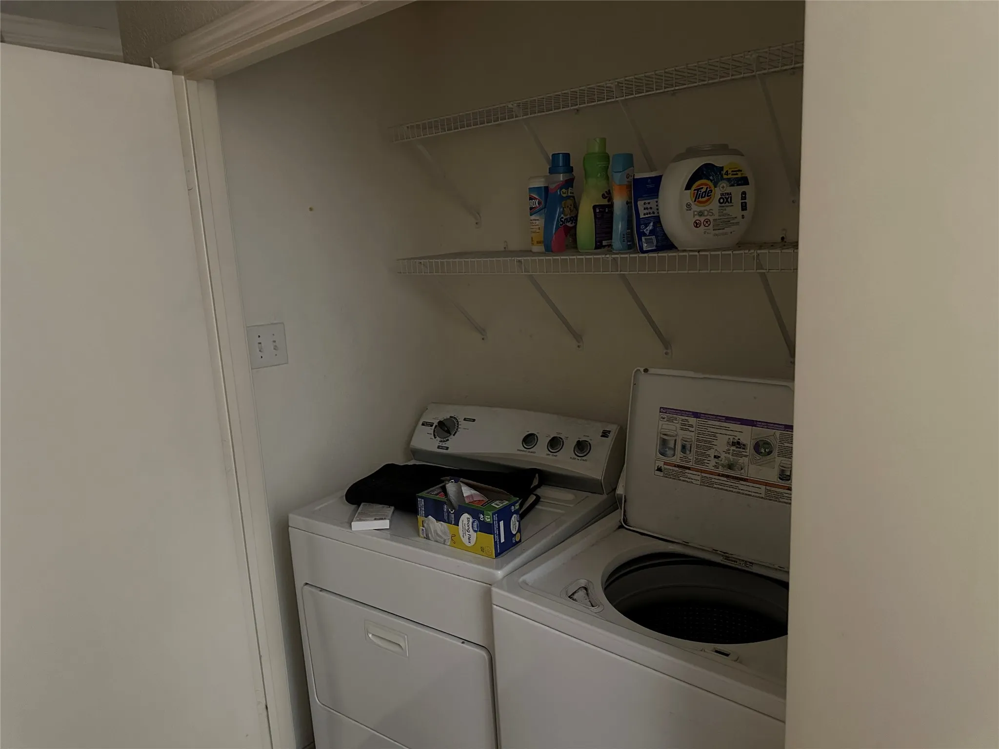Single Family Residence For Sale in Dallas County , 1811 Stewart Street, Cedar Hill, Texas 75104, 3 Bedrooms, 2 Bathrooms, 2 Garage spaces, 1,675 Sqft, built in 1998, Price $335,000, mls#21353080, Real Estate Agent in Cedar Hill, Homes For Sale in Dallas county, Homes For Sale in Cedar Hill, Realtor in Cedar Hill Texas, Real Estate Brokerage Independent Realty Texas, Luminita Cordes Realtor