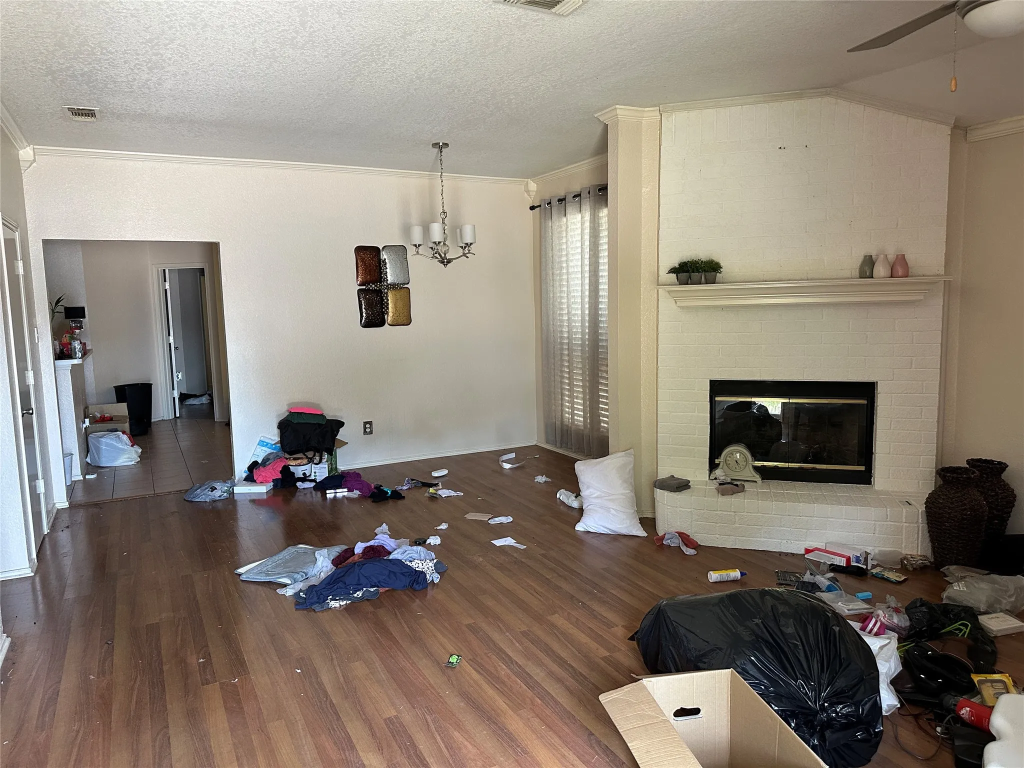 Single Family Residence For Sale in Dallas County , 1811 Stewart Street, Cedar Hill, Texas 75104, 3 Bedrooms, 2 Bathrooms, 2 Garage spaces, 1,675 Sqft, built in 1998, Price $335,000, mls#21353080, Real Estate Agent in Cedar Hill, Homes For Sale in Dallas county, Homes For Sale in Cedar Hill, Realtor in Cedar Hill Texas, Real Estate Brokerage Independent Realty Texas, Luminita Cordes Realtor