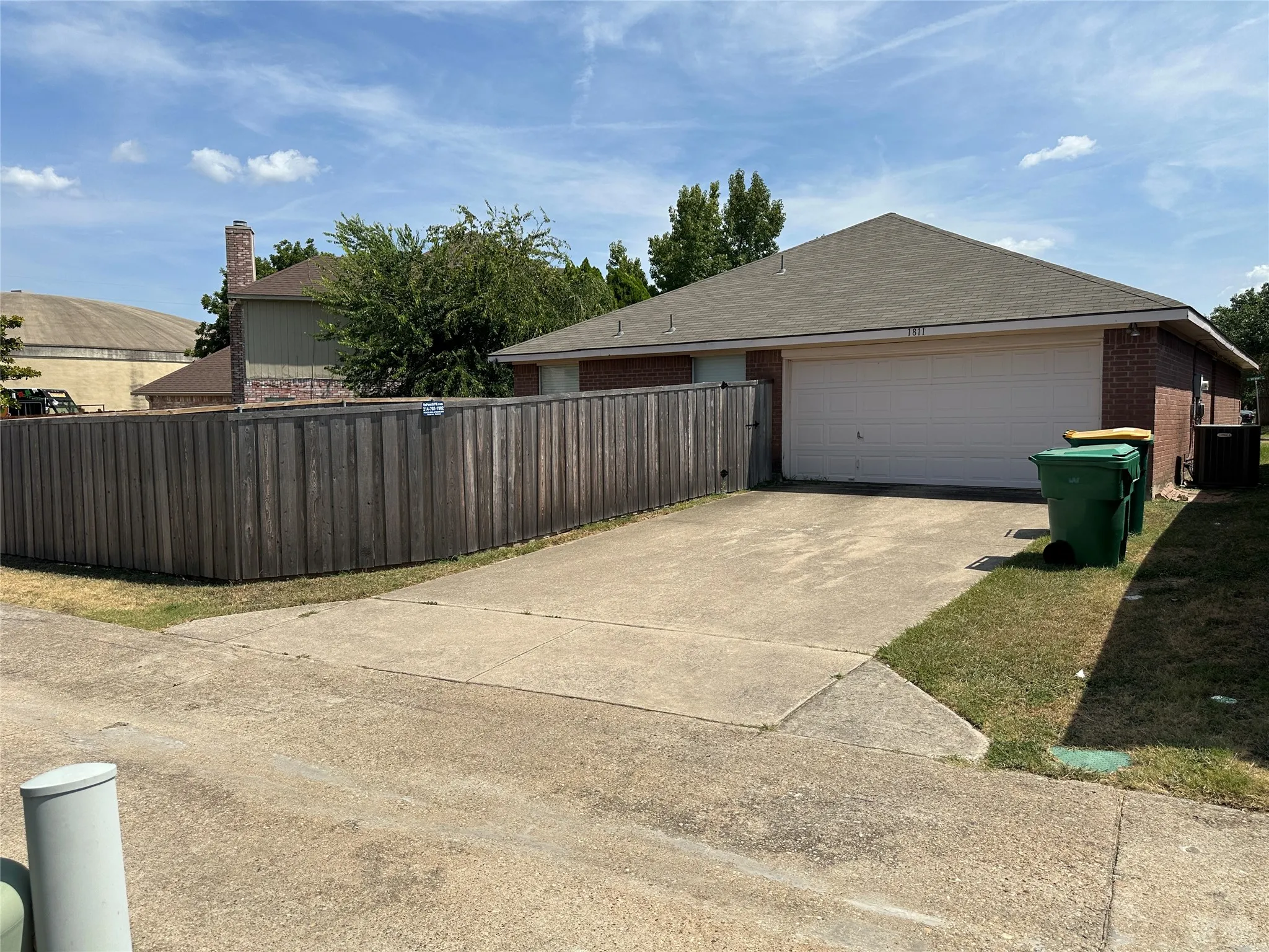 Single Family Residence For Sale in Dallas County , 1811 Stewart Street, Cedar Hill, Texas 75104, 3 Bedrooms, 2 Bathrooms, 2 Garage spaces, 1,675 Sqft, built in 1998, Price $335,000, mls#21353080, Real Estate Agent in Cedar Hill, Homes For Sale in Dallas county, Homes For Sale in Cedar Hill, Realtor in Cedar Hill Texas, Real Estate Brokerage Independent Realty Texas, Luminita Cordes Realtor