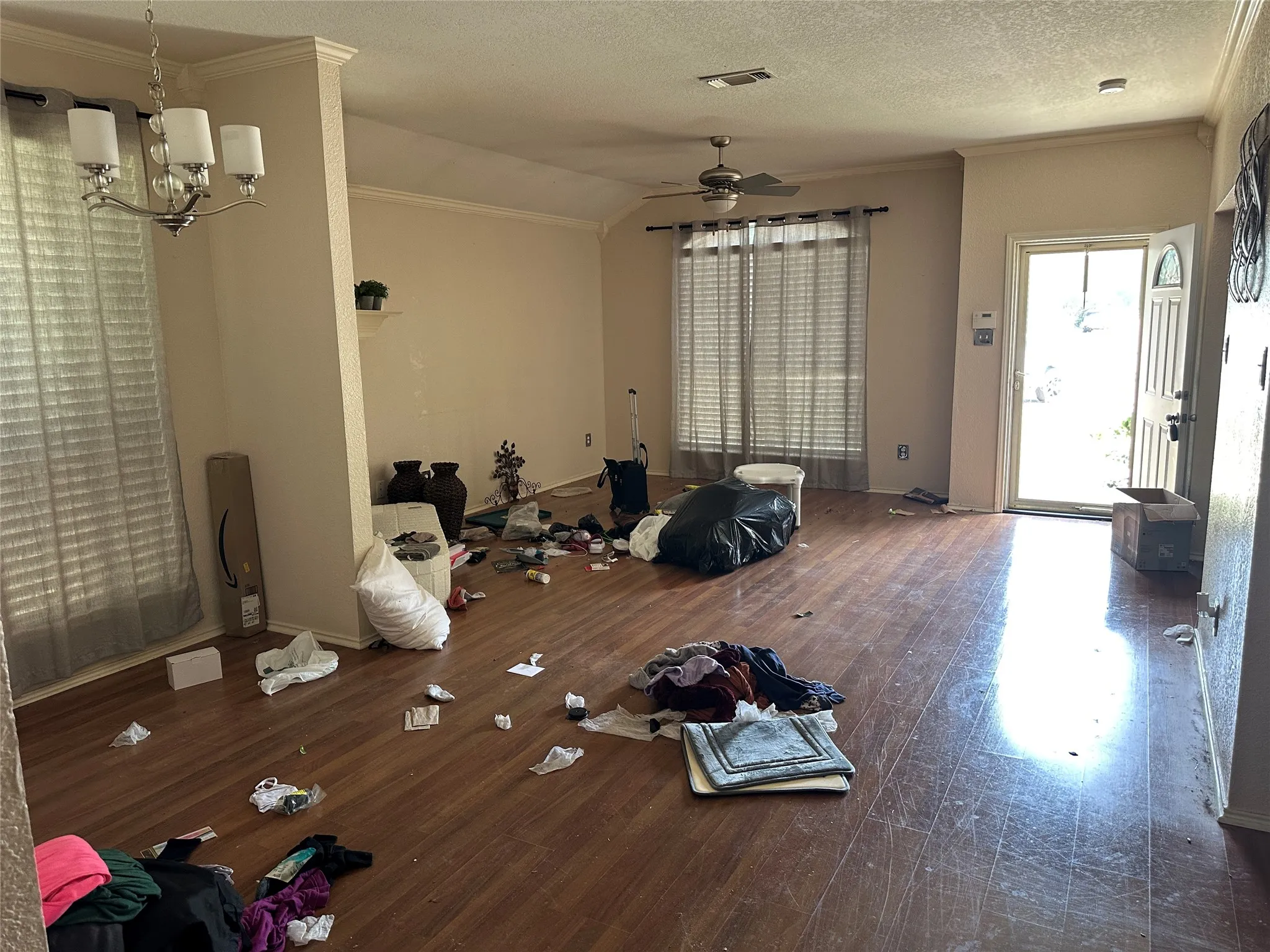 Single Family Residence For Sale in Dallas County , 1811 Stewart Street, Cedar Hill, Texas 75104, 3 Bedrooms, 2 Bathrooms, 2 Garage spaces, 1,675 Sqft, built in 1998, Price $335,000, mls#21353080, Real Estate Agent in Cedar Hill, Homes For Sale in Dallas county, Homes For Sale in Cedar Hill, Realtor in Cedar Hill Texas, Real Estate Brokerage Independent Realty Texas, Luminita Cordes Realtor