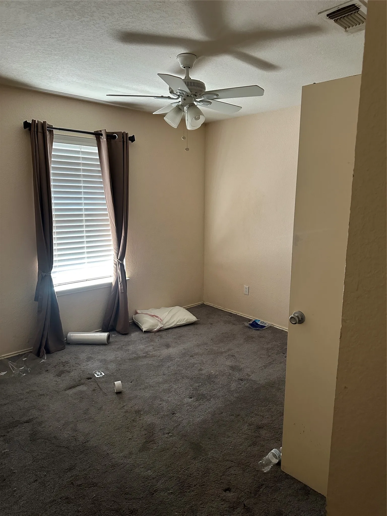 Single Family Residence For Sale in Dallas County , 1811 Stewart Street, Cedar Hill, Texas 75104, 3 Bedrooms, 2 Bathrooms, 2 Garage spaces, 1,675 Sqft, built in 1998, Price $335,000, mls#21353080, Real Estate Agent in Cedar Hill, Homes For Sale in Dallas county, Homes For Sale in Cedar Hill, Realtor in Cedar Hill Texas, Real Estate Brokerage Independent Realty Texas, Luminita Cordes Realtor