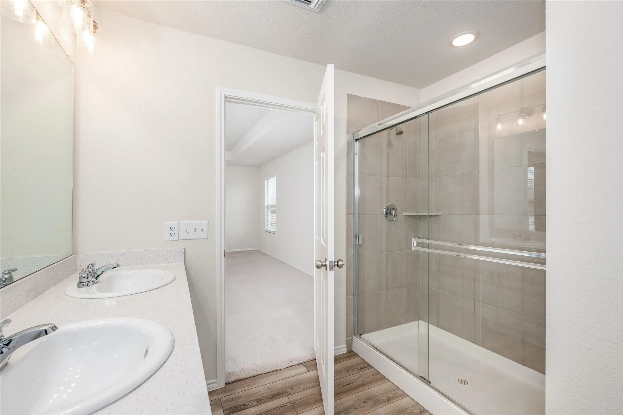 Single Family Residence For Sale in Grayson County , 321 Glenwick Lane, Van Alstyne, Texas 75495, 4 Bedroom, 3 Bathroom, 2 Garage spaces, 2,395 Sqft, built in 2022, mls#21353579, Real Estate Agent in Van Alstyne, Homes For Sale in Grayson county, Homes For Sale in Van Alstyne, Realtor in Van Alstyne Texas, Real Estate Brokerage Independent Realty Texas, Luminita Cordes Realtor