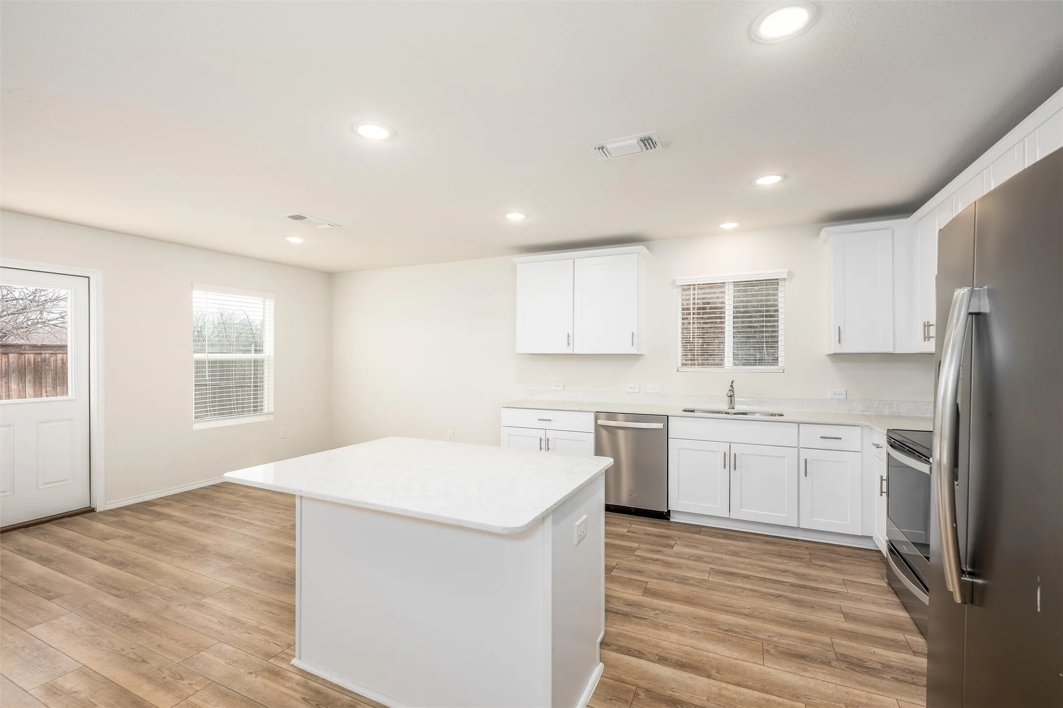 Single Family Residence For Sale in Grayson County , 321 Glenwick Lane, Van Alstyne, Texas 75495, 4 Bedroom, 3 Bathroom, 2 Garage spaces, 2,395 Sqft, built in 2022, mls#21353579, Real Estate Agent in Van Alstyne, Homes For Sale in Grayson county, Homes For Sale in Van Alstyne, Realtor in Van Alstyne Texas, Real Estate Brokerage Independent Realty Texas, Luminita Cordes Realtor