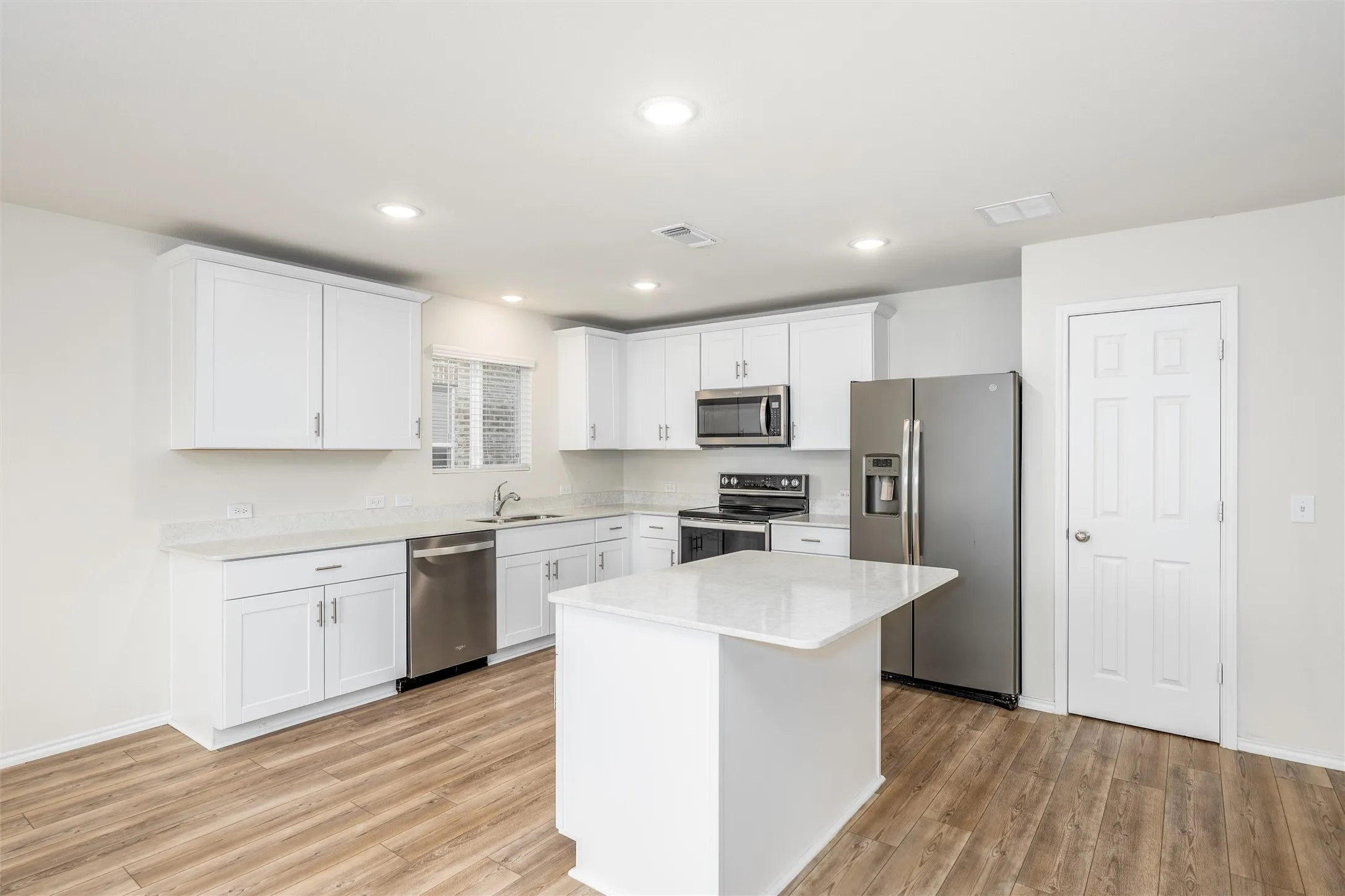 Single Family Residence For Sale in Grayson County , 321 Glenwick Lane, Van Alstyne, Texas 75495, 4 Bedroom, 3 Bathroom, 2 Garage spaces, 2,395 Sqft, built in 2022, mls#21353579, Real Estate Agent in Van Alstyne, Homes For Sale in Grayson county, Homes For Sale in Van Alstyne, Realtor in Van Alstyne Texas, Real Estate Brokerage Independent Realty Texas, Luminita Cordes Realtor