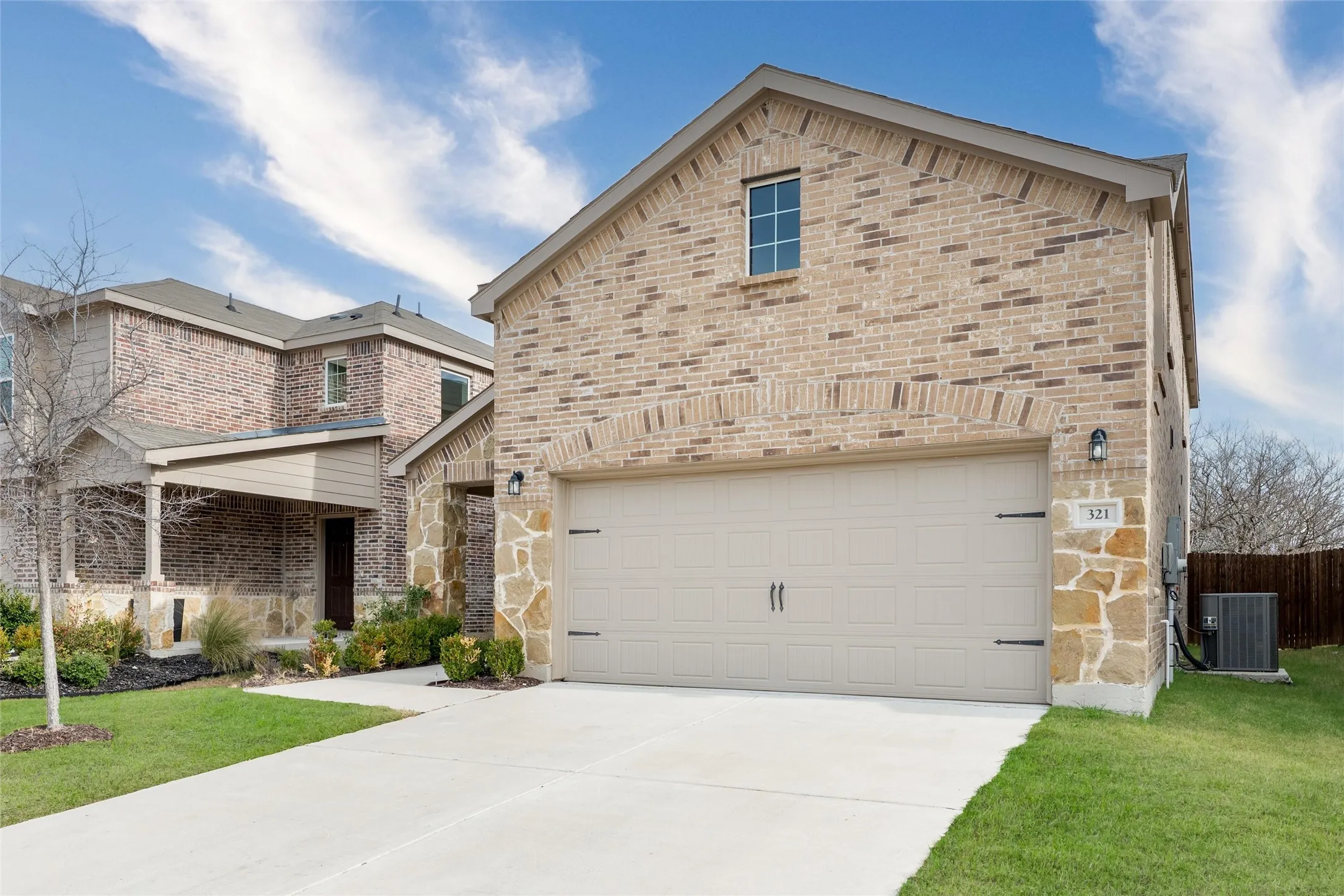 Single Family Residence For Sale in Grayson County , 321 Glenwick Lane, Van Alstyne, Texas 75495, 4 Bedroom, 3 Bathroom, 2 Garage spaces, 2,395 Sqft, built in 2022, mls#21353579, Real Estate Agent in Van Alstyne, Homes For Sale in Grayson county, Homes For Sale in Van Alstyne, Realtor in Van Alstyne Texas, Real Estate Brokerage Independent Realty Texas, Luminita Cordes Realtor