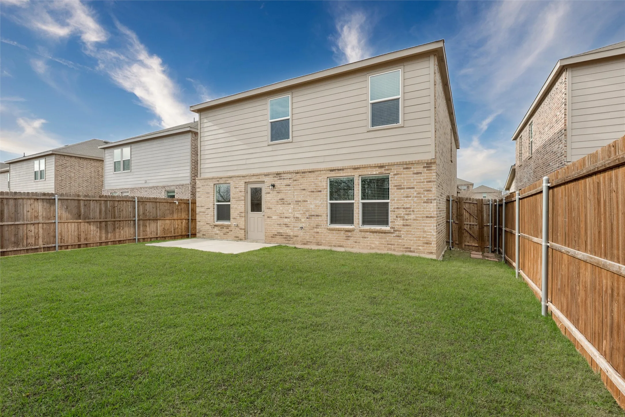 Single Family Residence For Sale in Grayson County , 321 Glenwick Lane, Van Alstyne, Texas 75495, 4 Bedroom, 3 Bathroom, 2 Garage spaces, 2,395 Sqft, built in 2022, mls#21353579, Real Estate Agent in Van Alstyne, Homes For Sale in Grayson county, Homes For Sale in Van Alstyne, Realtor in Van Alstyne Texas, Real Estate Brokerage Independent Realty Texas, Luminita Cordes Realtor