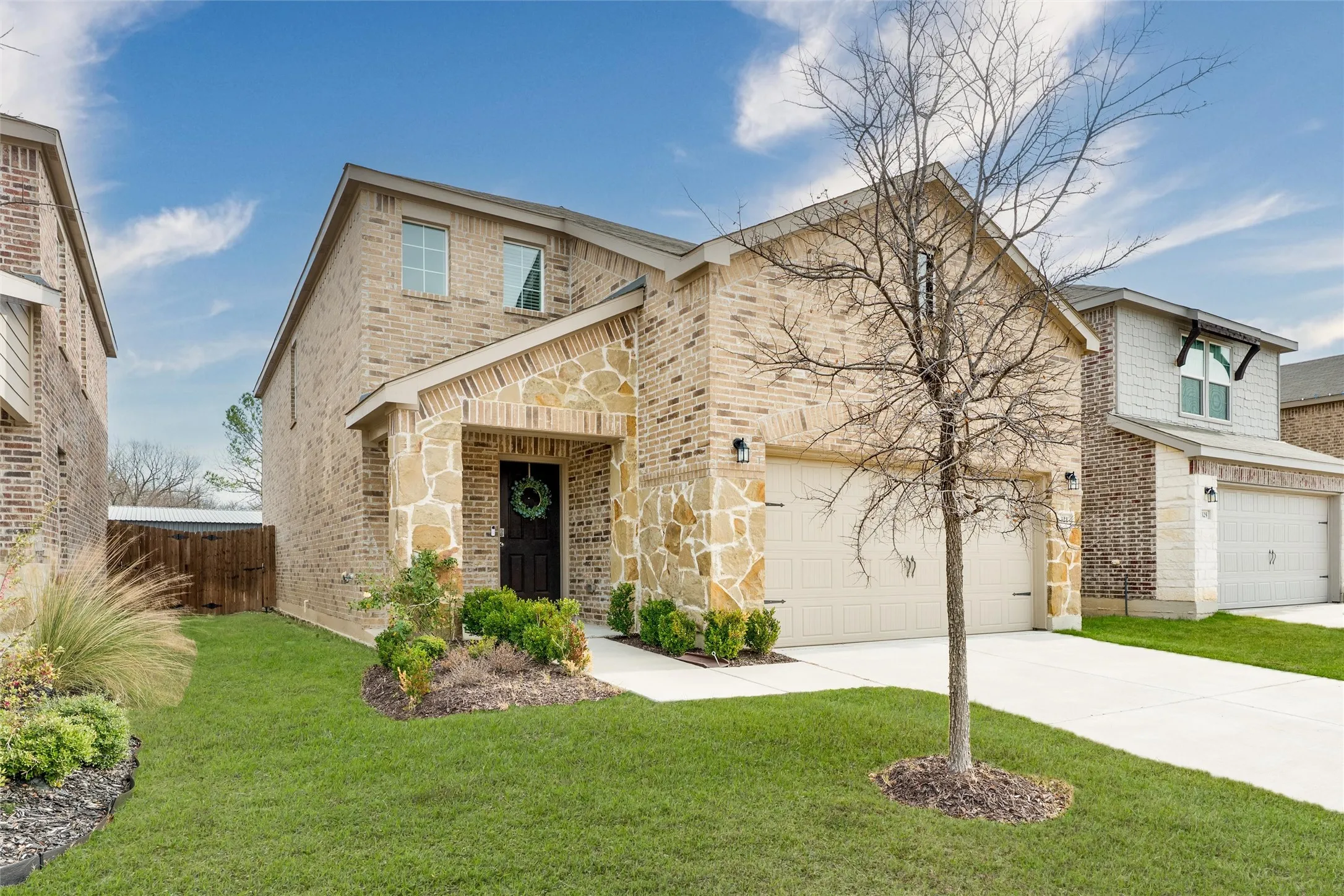 Single Family Residence For Sale in Grayson County , 321 Glenwick Lane, Van Alstyne, Texas 75495, 4 Bedroom, 3 Bathroom, 2 Garage spaces, 2,395 Sqft, built in 2022, mls#21353579, Real Estate Agent in Van Alstyne, Homes For Sale in Grayson county, Homes For Sale in Van Alstyne, Realtor in Van Alstyne Texas, Real Estate Brokerage Independent Realty Texas, Luminita Cordes Realtor