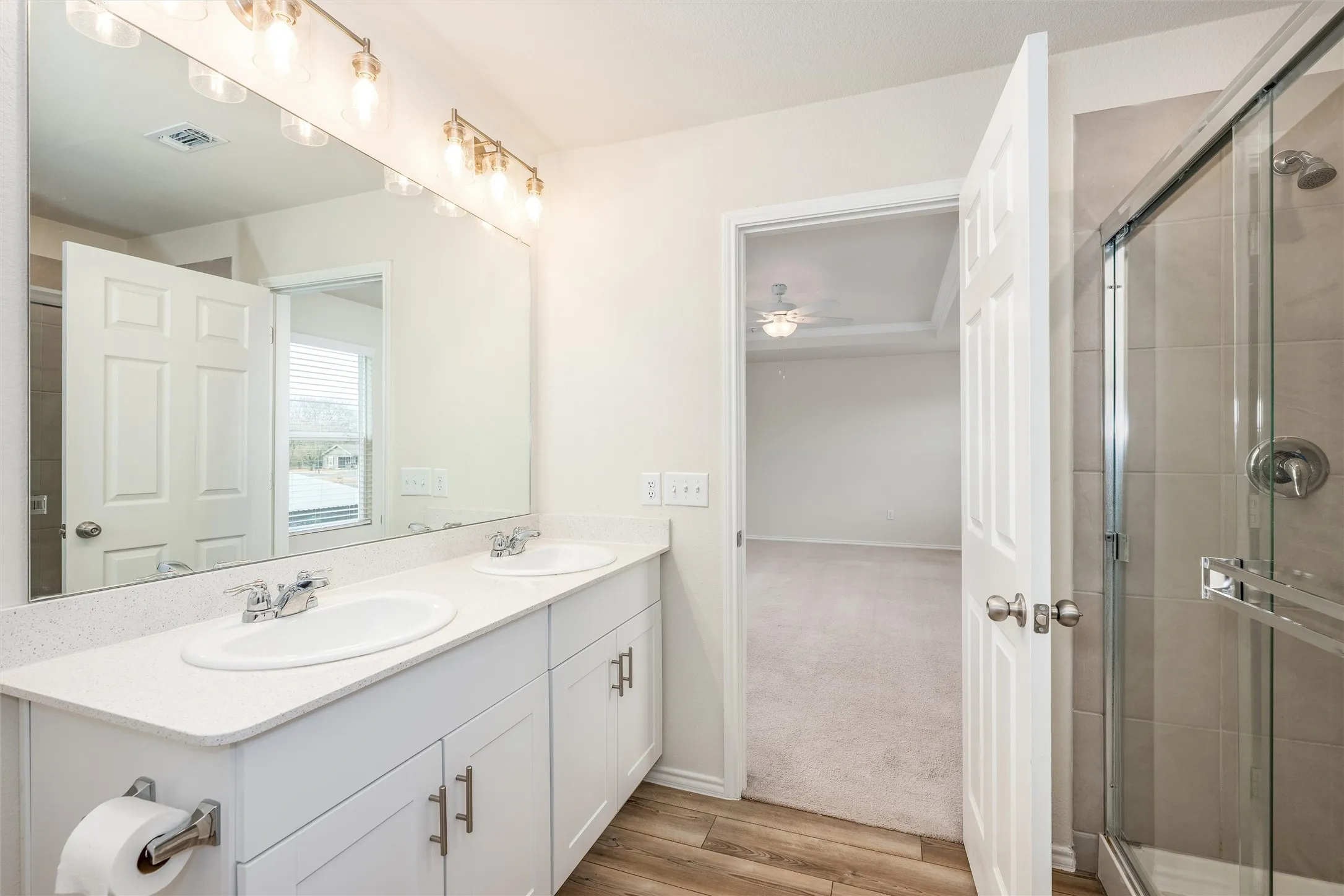 Single Family Residence For Sale in Grayson County , 321 Glenwick Lane, Van Alstyne, Texas 75495, 4 Bedroom, 3 Bathroom, 2 Garage spaces, 2,395 Sqft, built in 2022, mls#21353579, Real Estate Agent in Van Alstyne, Homes For Sale in Grayson county, Homes For Sale in Van Alstyne, Realtor in Van Alstyne Texas, Real Estate Brokerage Independent Realty Texas, Luminita Cordes Realtor