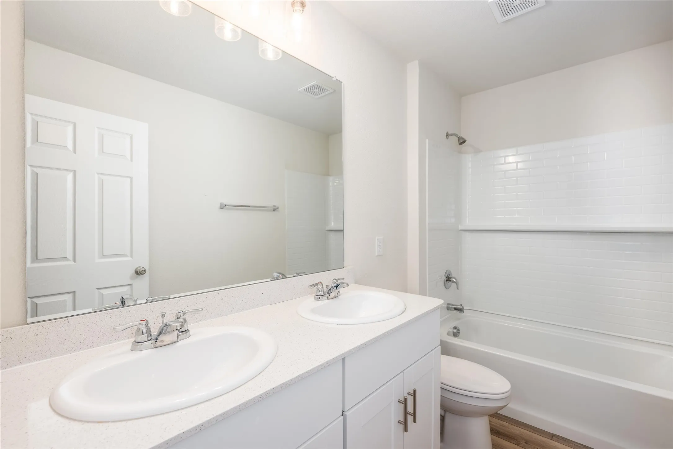 Single Family Residence For Sale in Grayson County , 321 Glenwick Lane, Van Alstyne, Texas 75495, 4 Bedroom, 3 Bathroom, 2 Garage spaces, 2,395 Sqft, built in 2022, mls#21353579, Real Estate Agent in Van Alstyne, Homes For Sale in Grayson county, Homes For Sale in Van Alstyne, Realtor in Van Alstyne Texas, Real Estate Brokerage Independent Realty Texas, Luminita Cordes Realtor