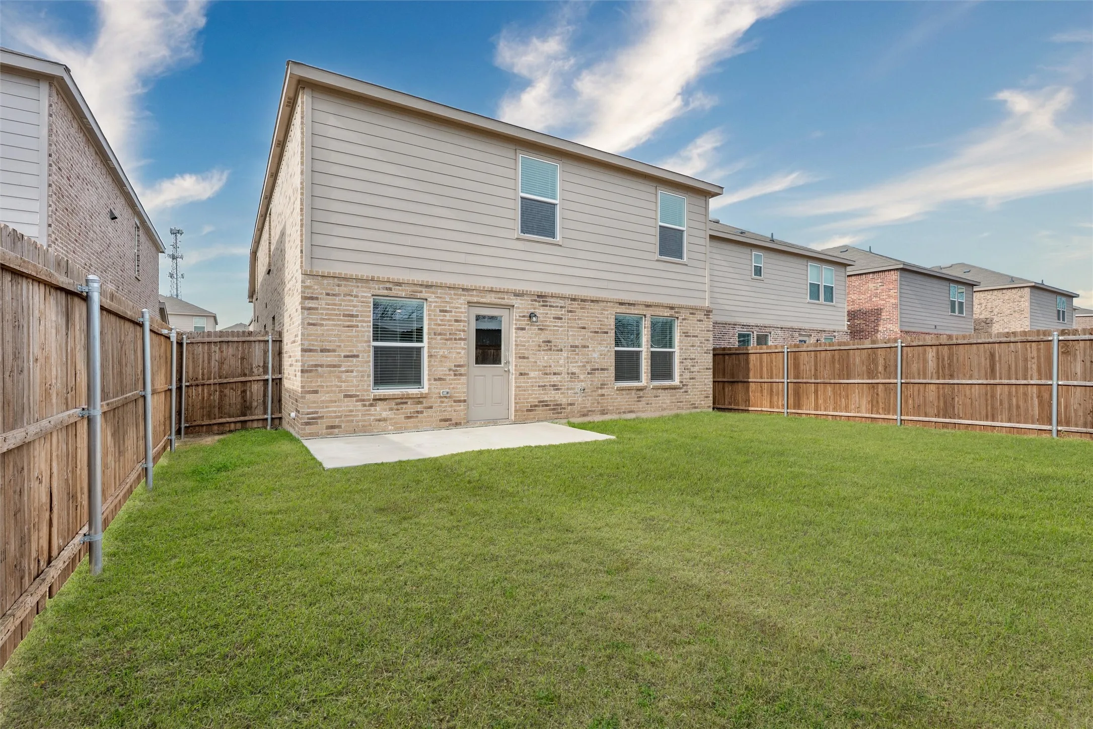 Single Family Residence For Sale in Grayson County , 321 Glenwick Lane, Van Alstyne, Texas 75495, 4 Bedroom, 3 Bathroom, 2 Garage spaces, 2,395 Sqft, built in 2022, mls#21353579, Real Estate Agent in Van Alstyne, Homes For Sale in Grayson county, Homes For Sale in Van Alstyne, Realtor in Van Alstyne Texas, Real Estate Brokerage Independent Realty Texas, Luminita Cordes Realtor