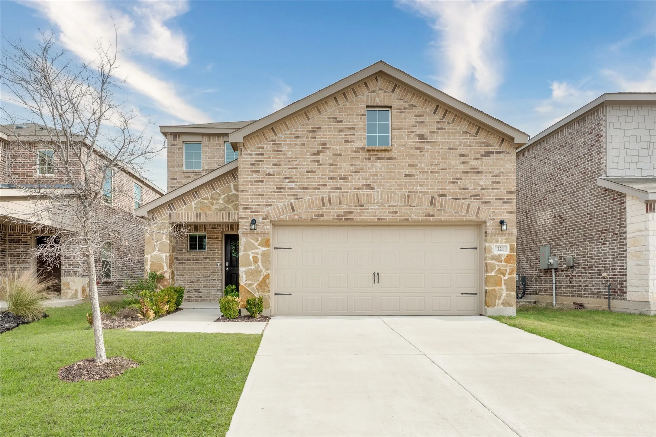 Single Family Residence For Sale in Grayson County , 321 Glenwick Lane, Van Alstyne, Texas 75495, 4 Bedroom, 3 Bathroom, 2 Garage spaces, 2,395 Sqft, built in 2022, mls#21353579, Real Estate Agent in Van Alstyne, Homes For Sale in Grayson county, Homes For Sale in Van Alstyne, Realtor in Van Alstyne Texas, Real Estate Brokerage Independent Realty Texas, Luminita Cordes Realtor