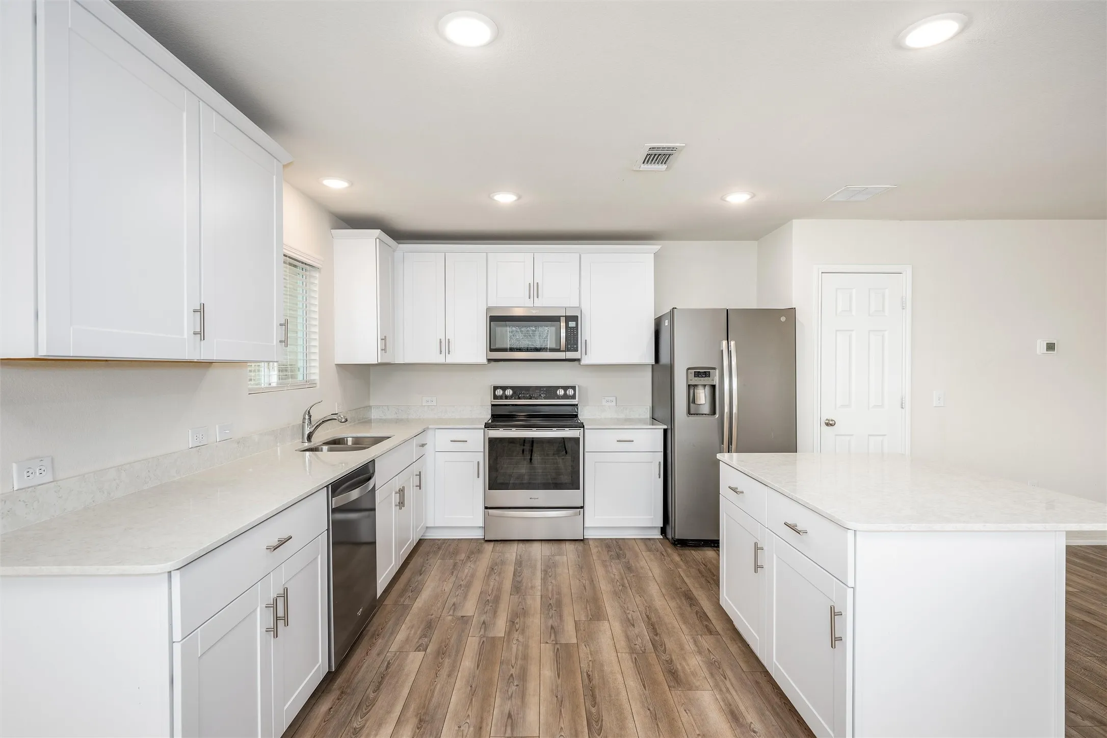 Single Family Residence For Sale in Grayson County , 321 Glenwick Lane, Van Alstyne, Texas 75495, 4 Bedroom, 3 Bathroom, 2 Garage spaces, 2,395 Sqft, built in 2022, mls#21353579, Real Estate Agent in Van Alstyne, Homes For Sale in Grayson county, Homes For Sale in Van Alstyne, Realtor in Van Alstyne Texas, Real Estate Brokerage Independent Realty Texas, Luminita Cordes Realtor