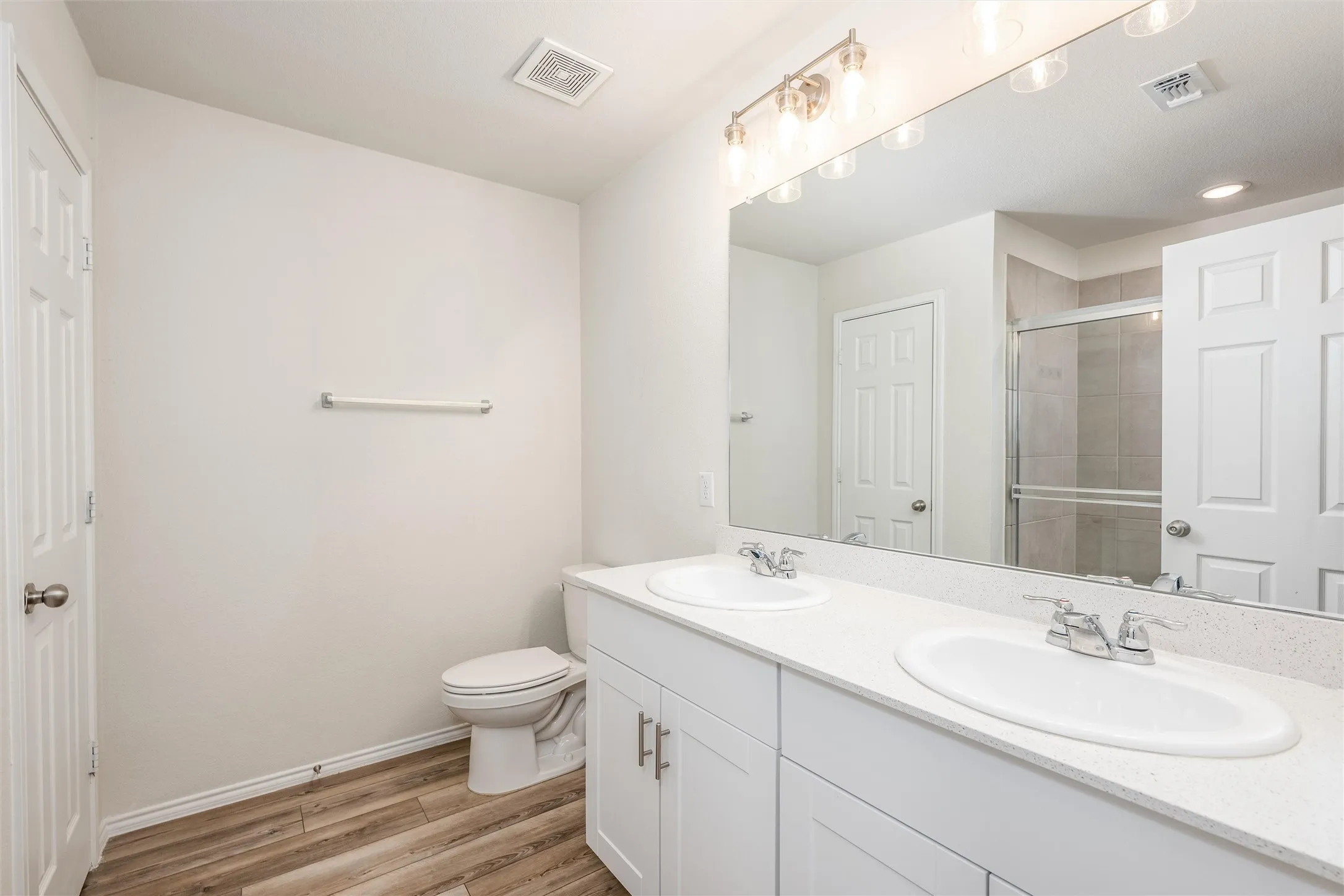 Single Family Residence For Sale in Grayson County , 321 Glenwick Lane, Van Alstyne, Texas 75495, 4 Bedroom, 3 Bathroom, 2 Garage spaces, 2,395 Sqft, built in 2022, mls#21353579, Real Estate Agent in Van Alstyne, Homes For Sale in Grayson county, Homes For Sale in Van Alstyne, Realtor in Van Alstyne Texas, Real Estate Brokerage Independent Realty Texas, Luminita Cordes Realtor