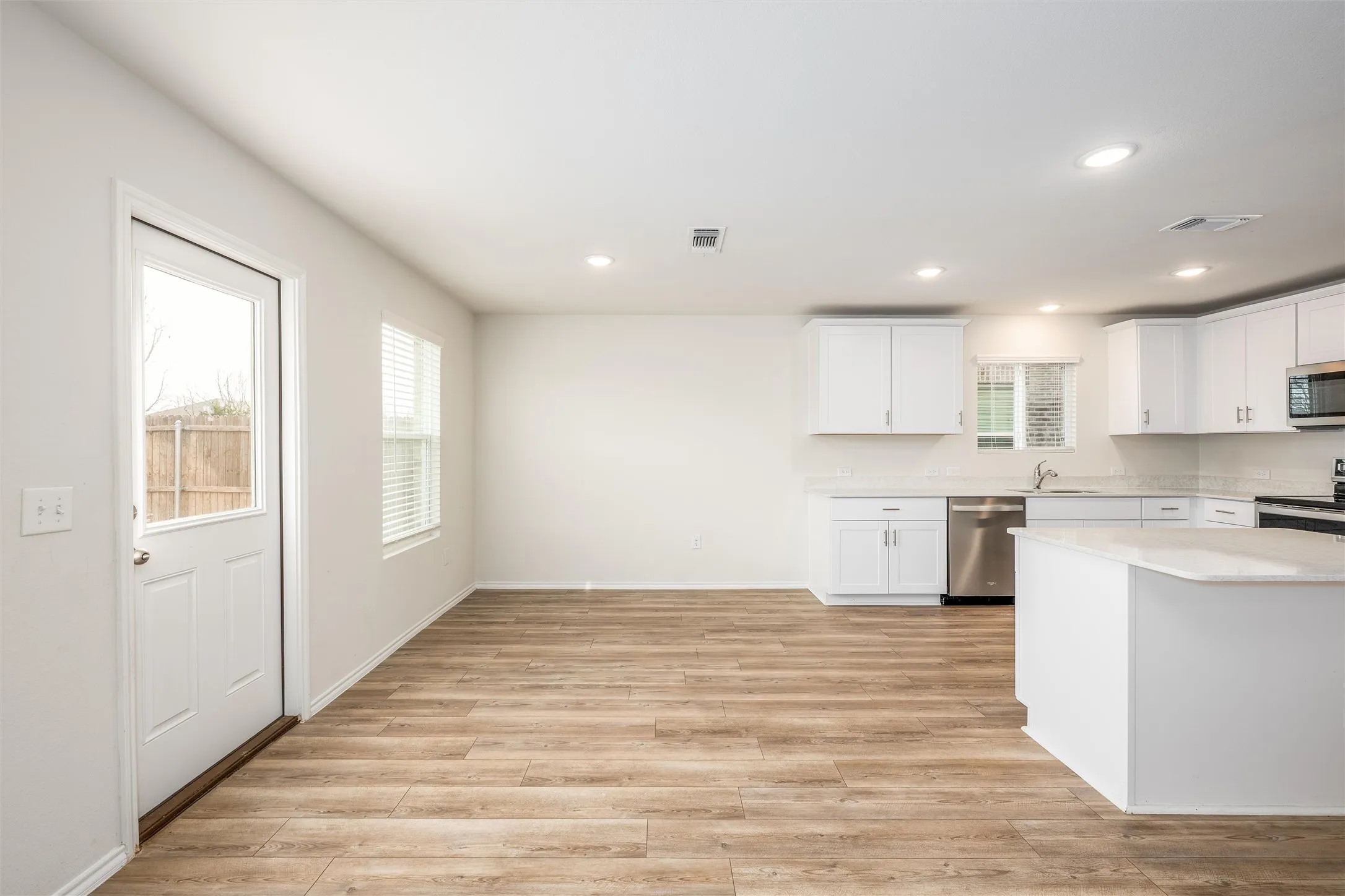 Single Family Residence For Sale in Grayson County , 321 Glenwick Lane, Van Alstyne, Texas 75495, 4 Bedroom, 3 Bathroom, 2 Garage spaces, 2,395 Sqft, built in 2022, mls#21353579, Real Estate Agent in Van Alstyne, Homes For Sale in Grayson county, Homes For Sale in Van Alstyne, Realtor in Van Alstyne Texas, Real Estate Brokerage Independent Realty Texas, Luminita Cordes Realtor