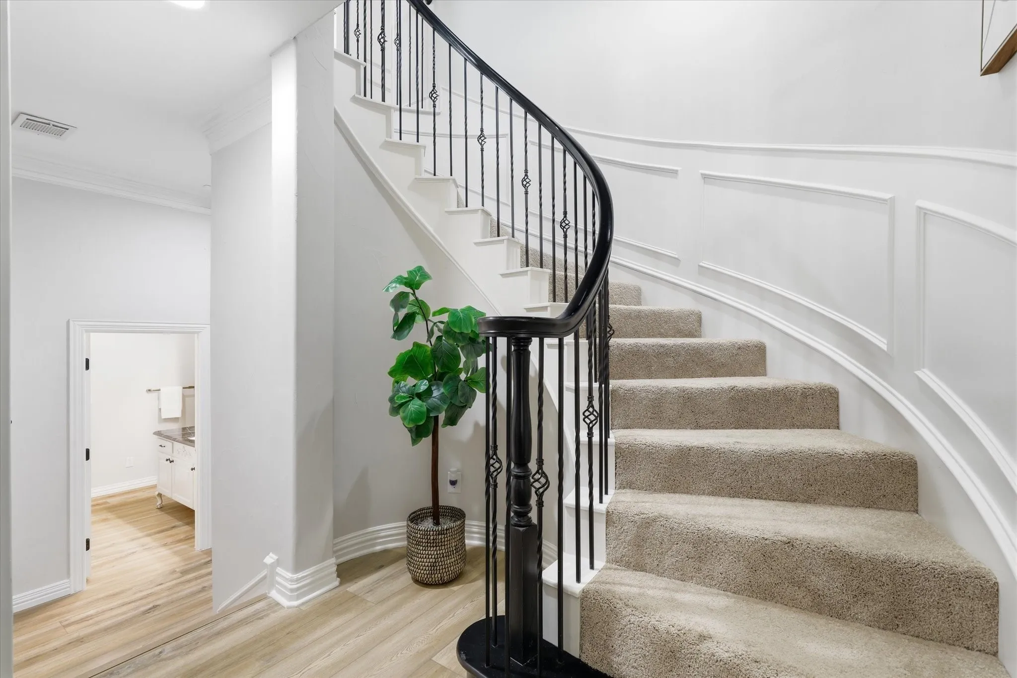Townhouse For Sale in Dallas County , 748 Rockingham Drive, Irving, Texas 75063, 3 Bedroom, 3 Bathroom, 2 Garage spaces, 2,632 Sqft, built in 2006, mls#21353353, Real Estate Agent in Irving, Homes For Sale in Dallas county, Homes For Sale in Irving, Realtor in Irving Texas, Real Estate Brokerage Independent Realty Texas, Luminita Cordes Realtor