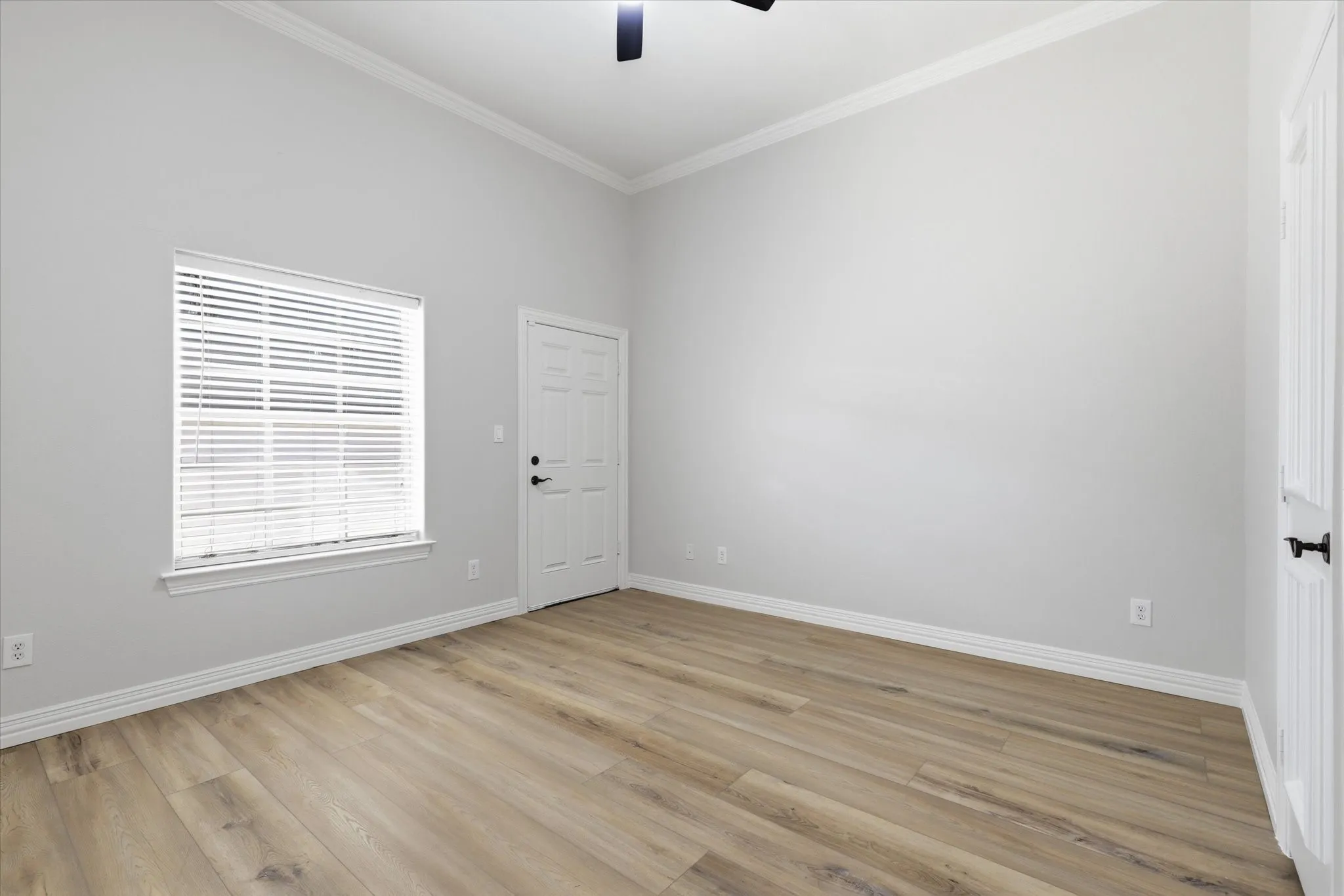 Townhouse For Sale in Dallas County , 748 Rockingham Drive, Irving, Texas 75063, 3 Bedroom, 3 Bathroom, 2 Garage spaces, 2,632 Sqft, built in 2006, mls#21353353, Real Estate Agent in Irving, Homes For Sale in Dallas county, Homes For Sale in Irving, Realtor in Irving Texas, Real Estate Brokerage Independent Realty Texas, Luminita Cordes Realtor