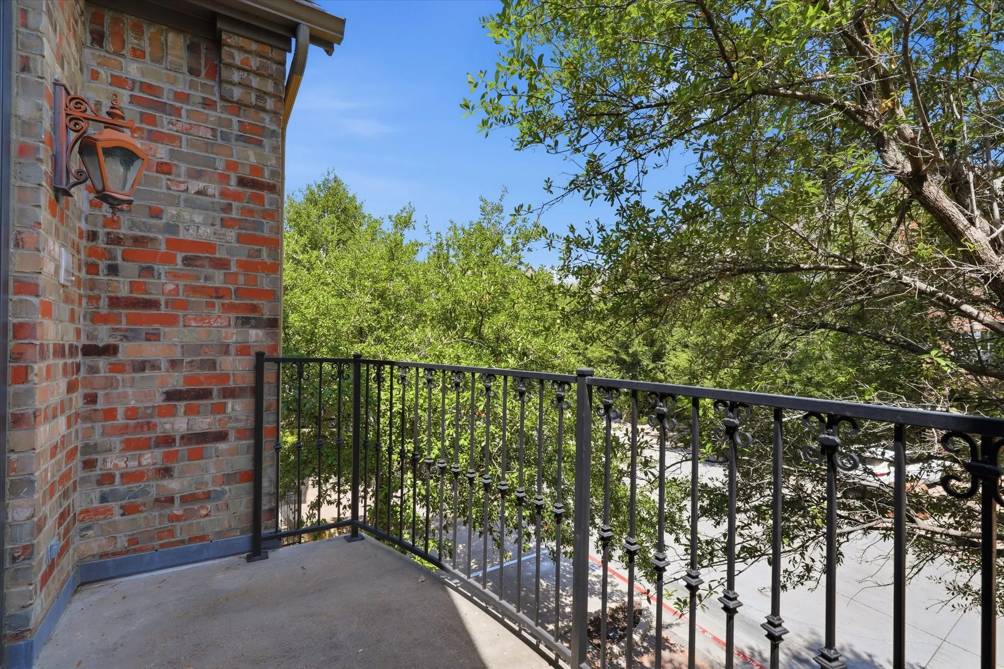 Townhouse For Sale in Dallas County , 748 Rockingham Drive, Irving, Texas 75063, 3 Bedroom, 3 Bathroom, 2 Garage spaces, 2,632 Sqft, built in 2006, mls#21353353, Real Estate Agent in Irving, Homes For Sale in Dallas county, Homes For Sale in Irving, Realtor in Irving Texas, Real Estate Brokerage Independent Realty Texas, Luminita Cordes Realtor